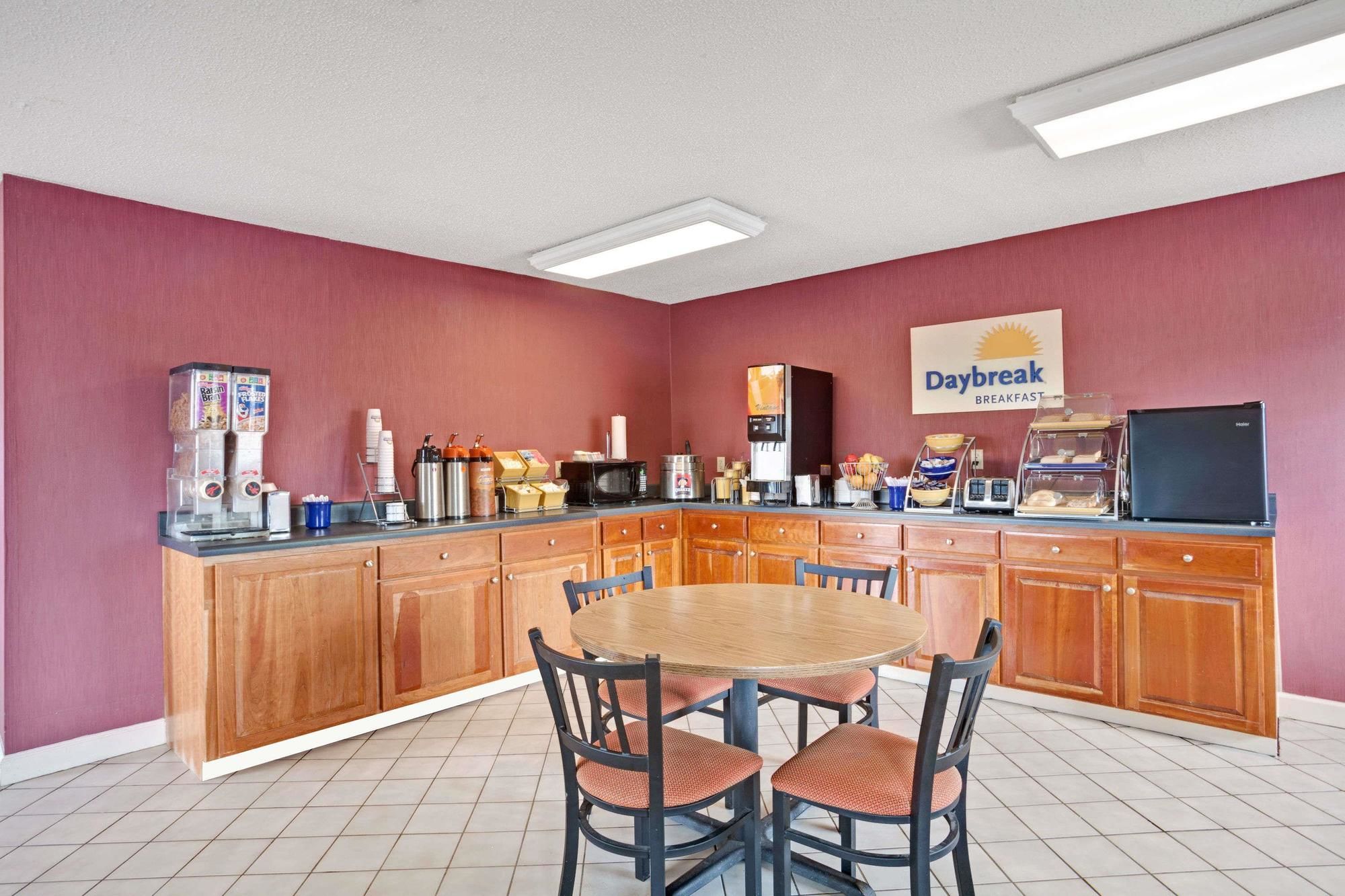 Days Inn by Wyndham Joelton/Nashville