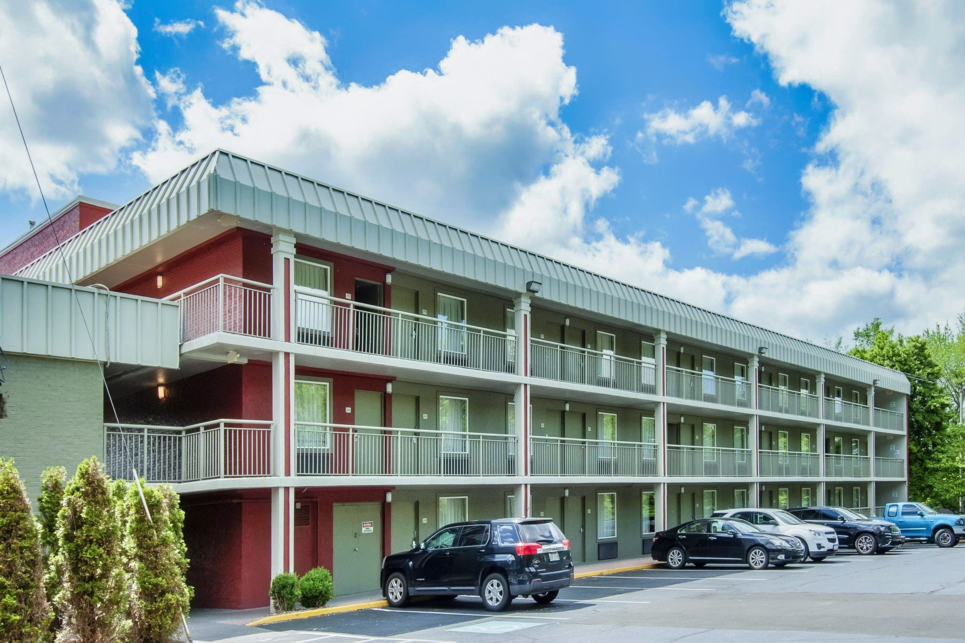 Days Inn & Suites by Wyndham Johnson City
