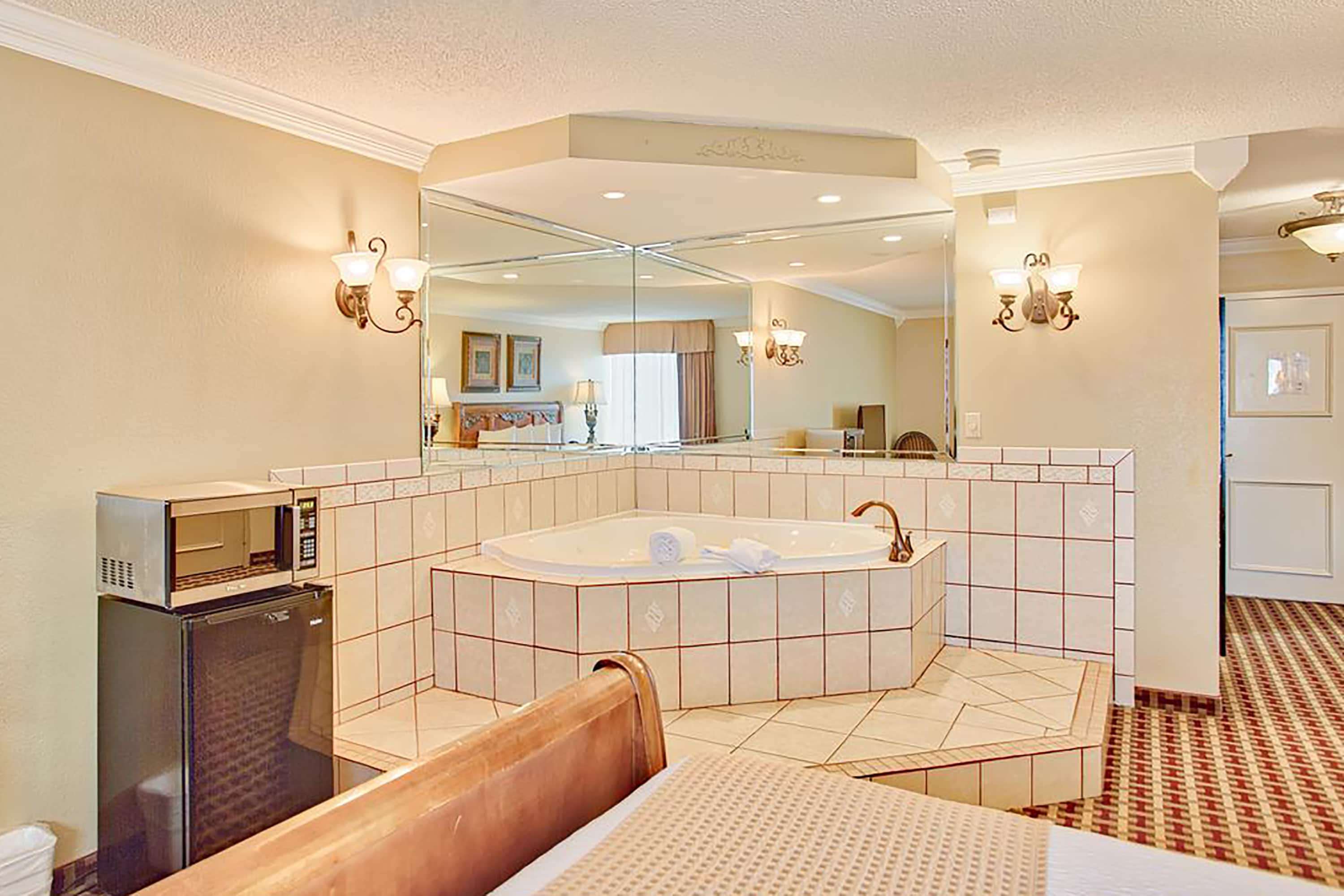 Days Inn & Suites by Wyndham Johnson City