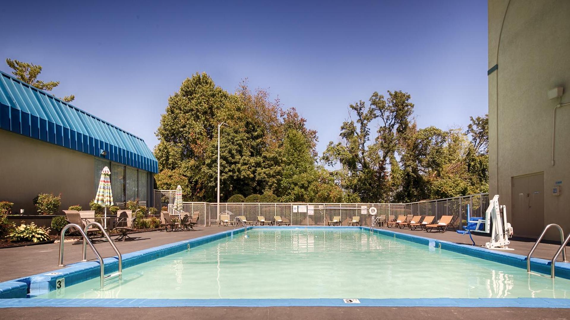 Days Inn & Suites by Wyndham Johnson City