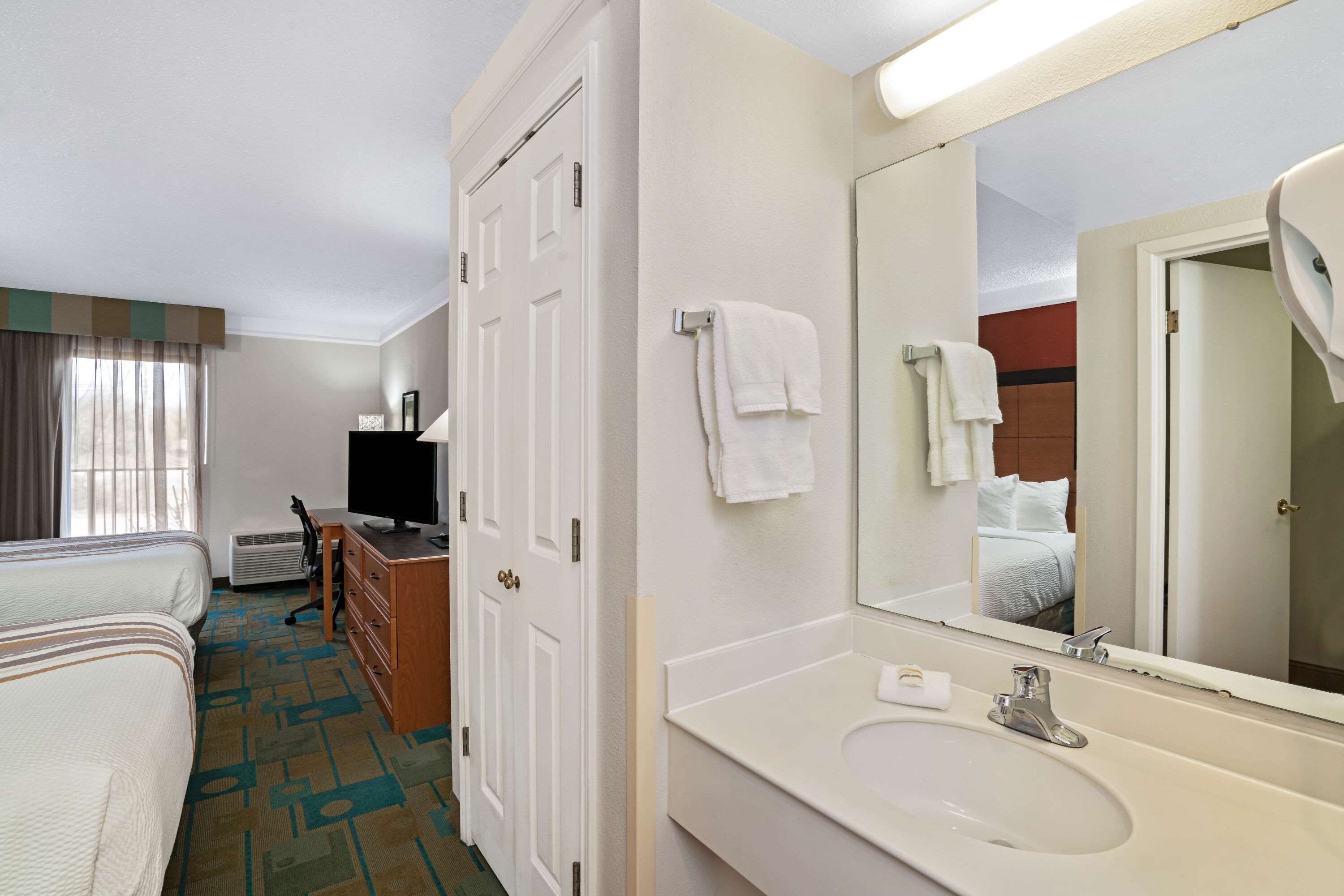 La Quinta Inn & Suites by Wyndham Kingsport TriCities Airpt