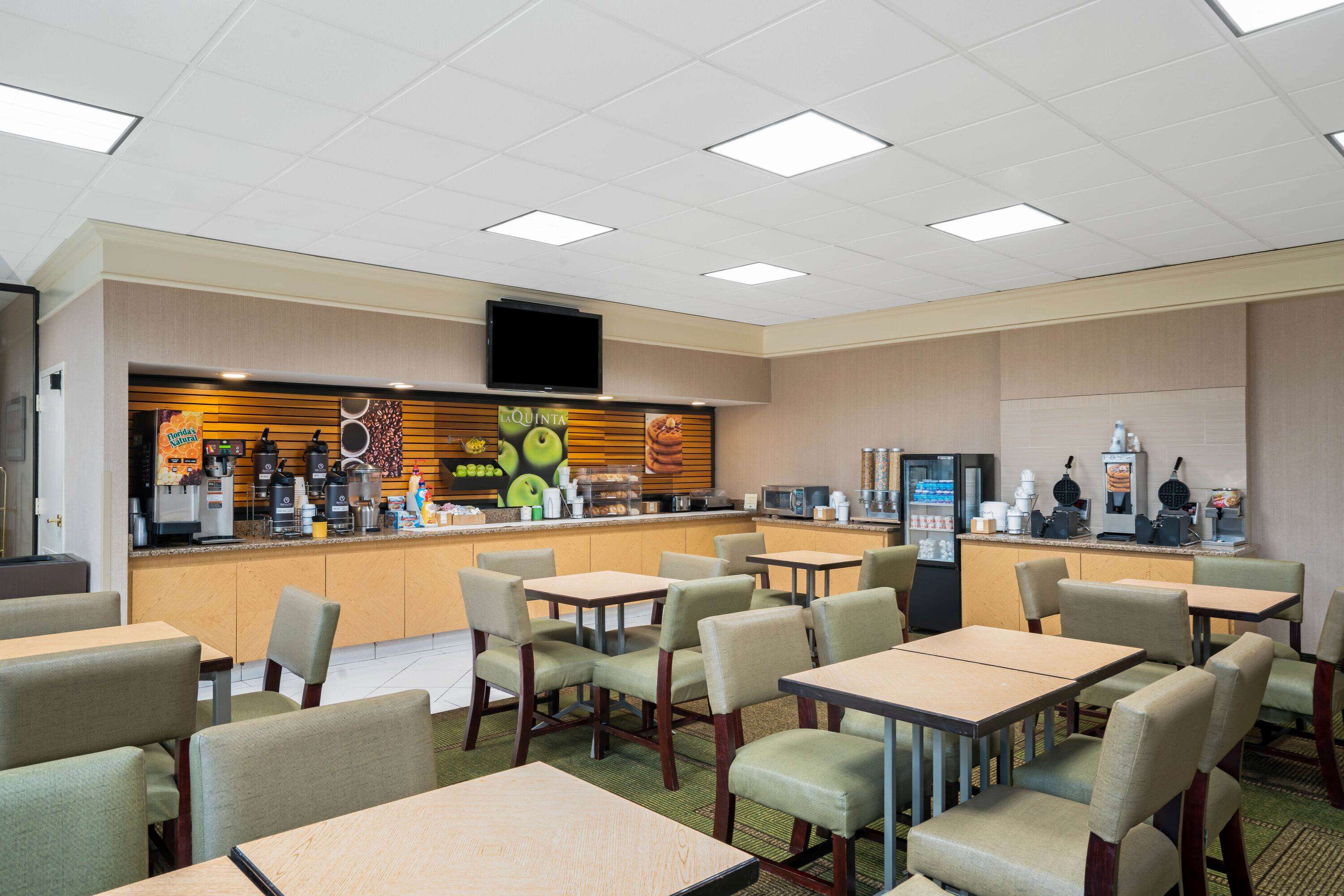 La Quinta Inn & Suites by Wyndham Kingsport TriCities Airpt