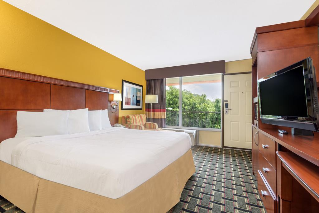 Days Inn by Wyndham Knoxville East