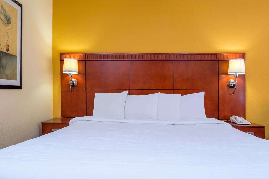 Days Inn by Wyndham Knoxville East