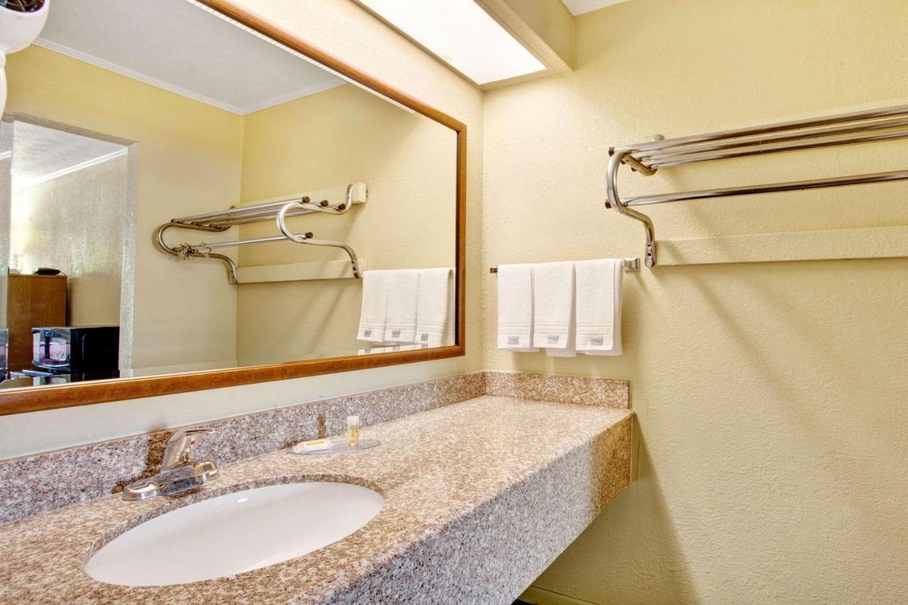 Days Inn by Windham Knoxville West