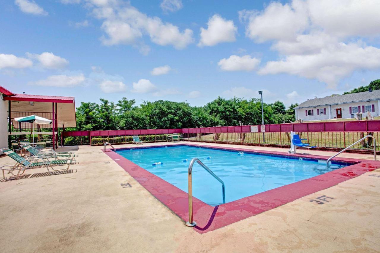Days Inn by Windham Knoxville West