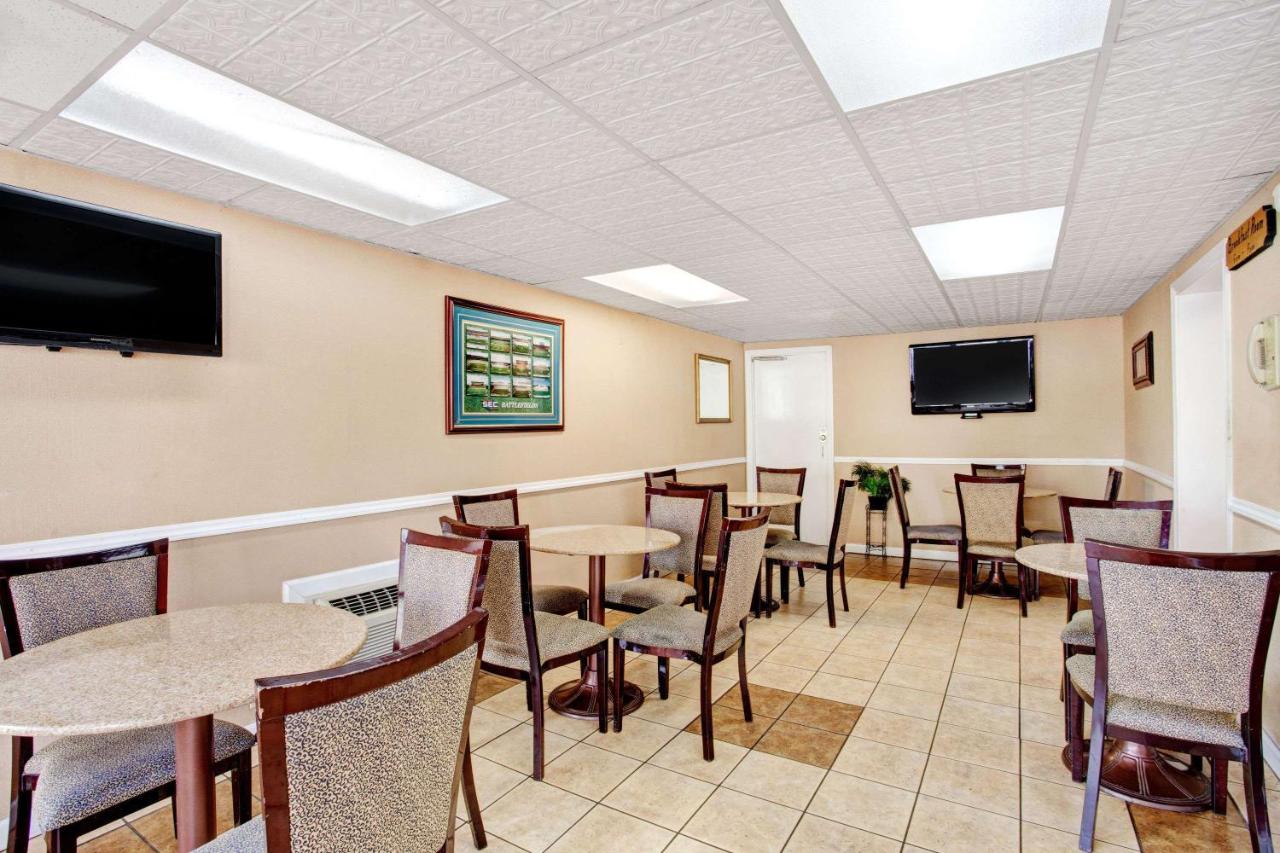 Days Inn by Windham Knoxville West