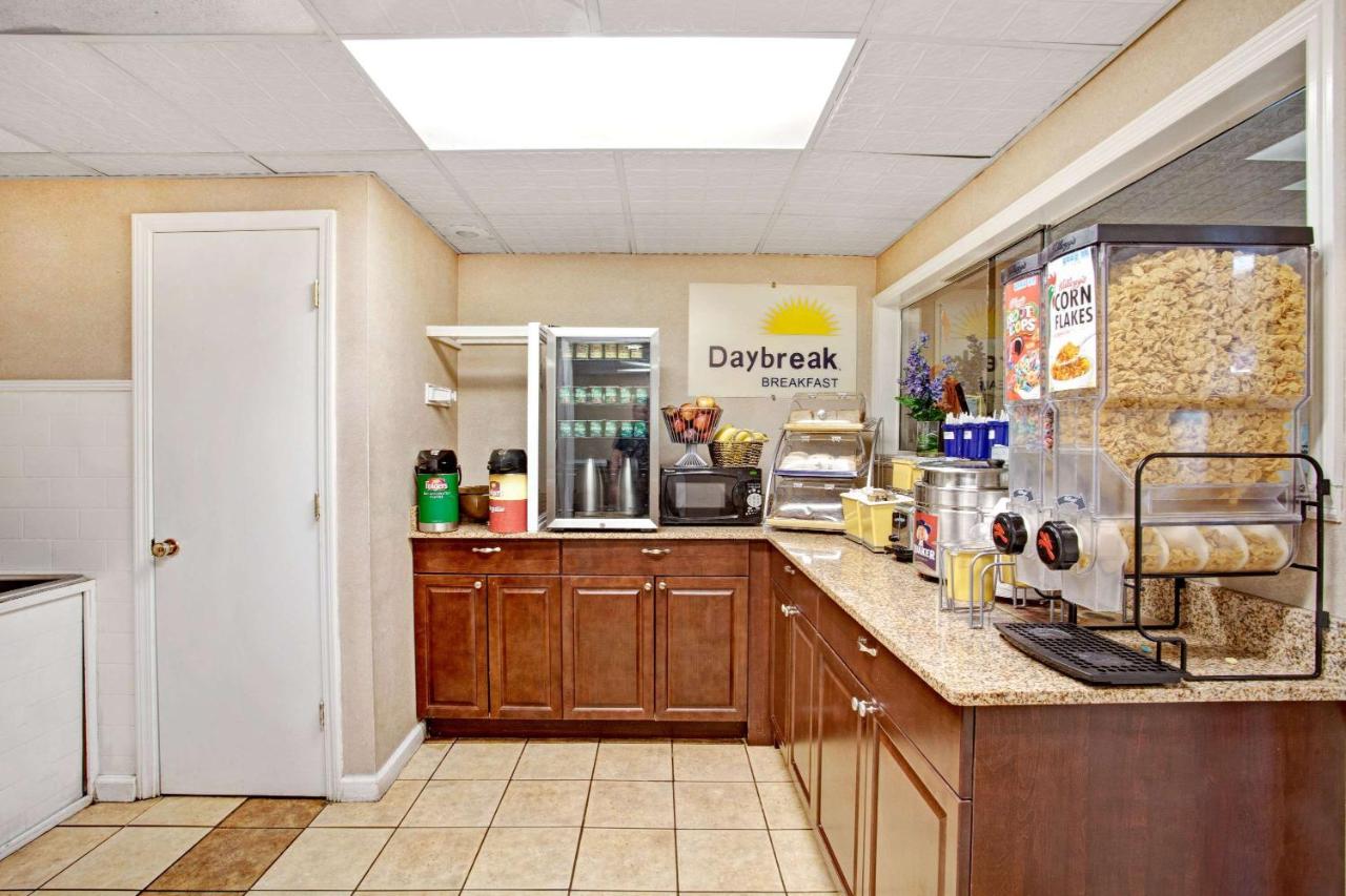 Days Inn by Windham Knoxville West