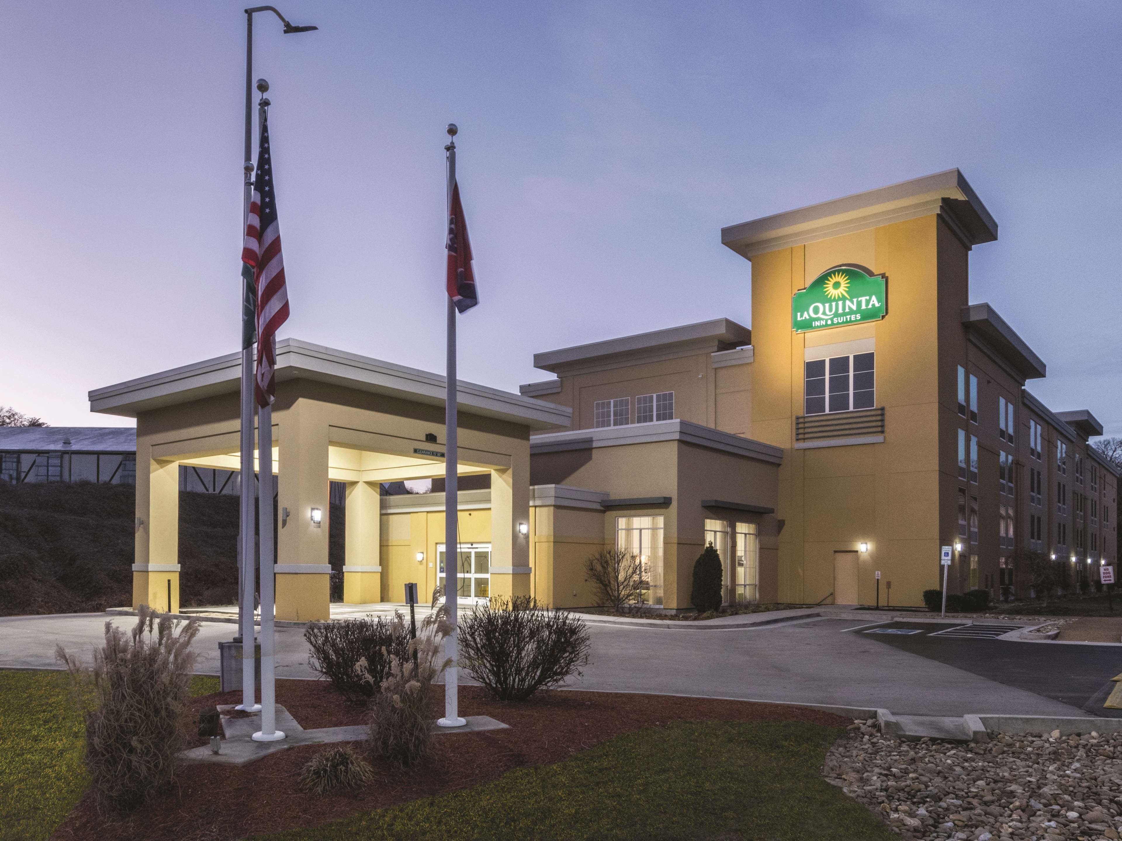 La Quinta Inn & Suites by Wyndham Knoxville Papermill