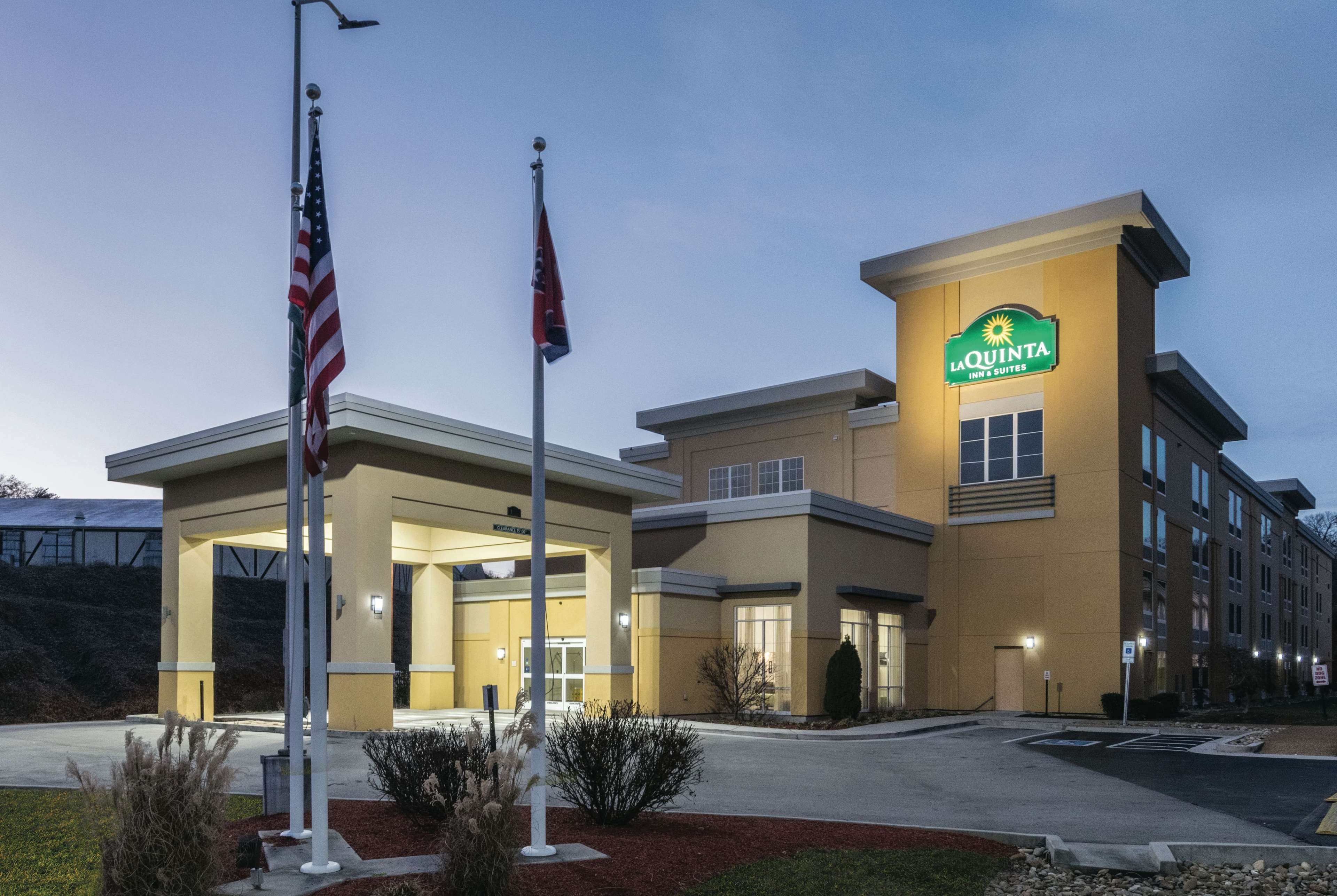 La Quinta Inn & Suites by Wyndham Knoxville Papermill
