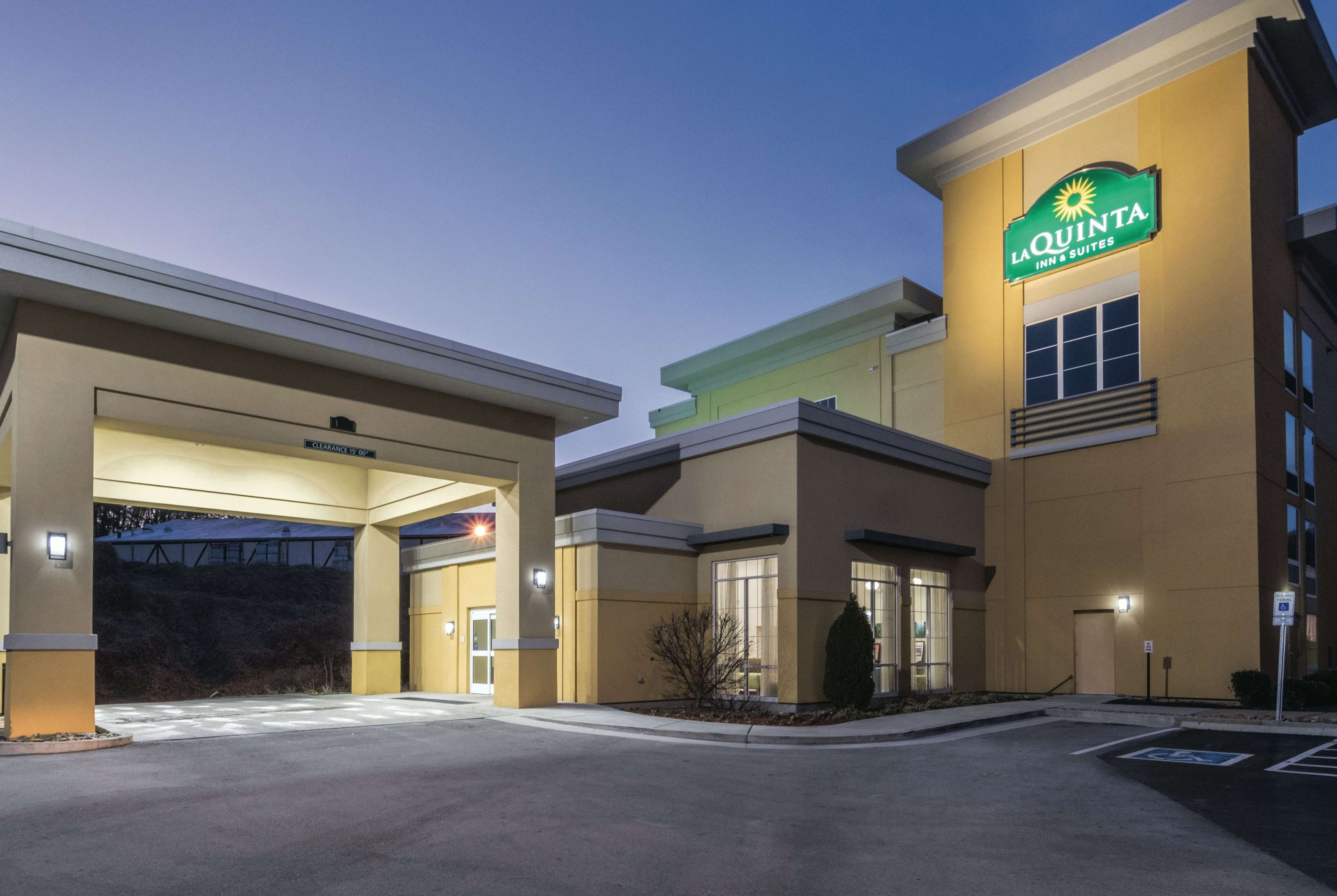 La Quinta Inn & Suites by Wyndham Knoxville Papermill