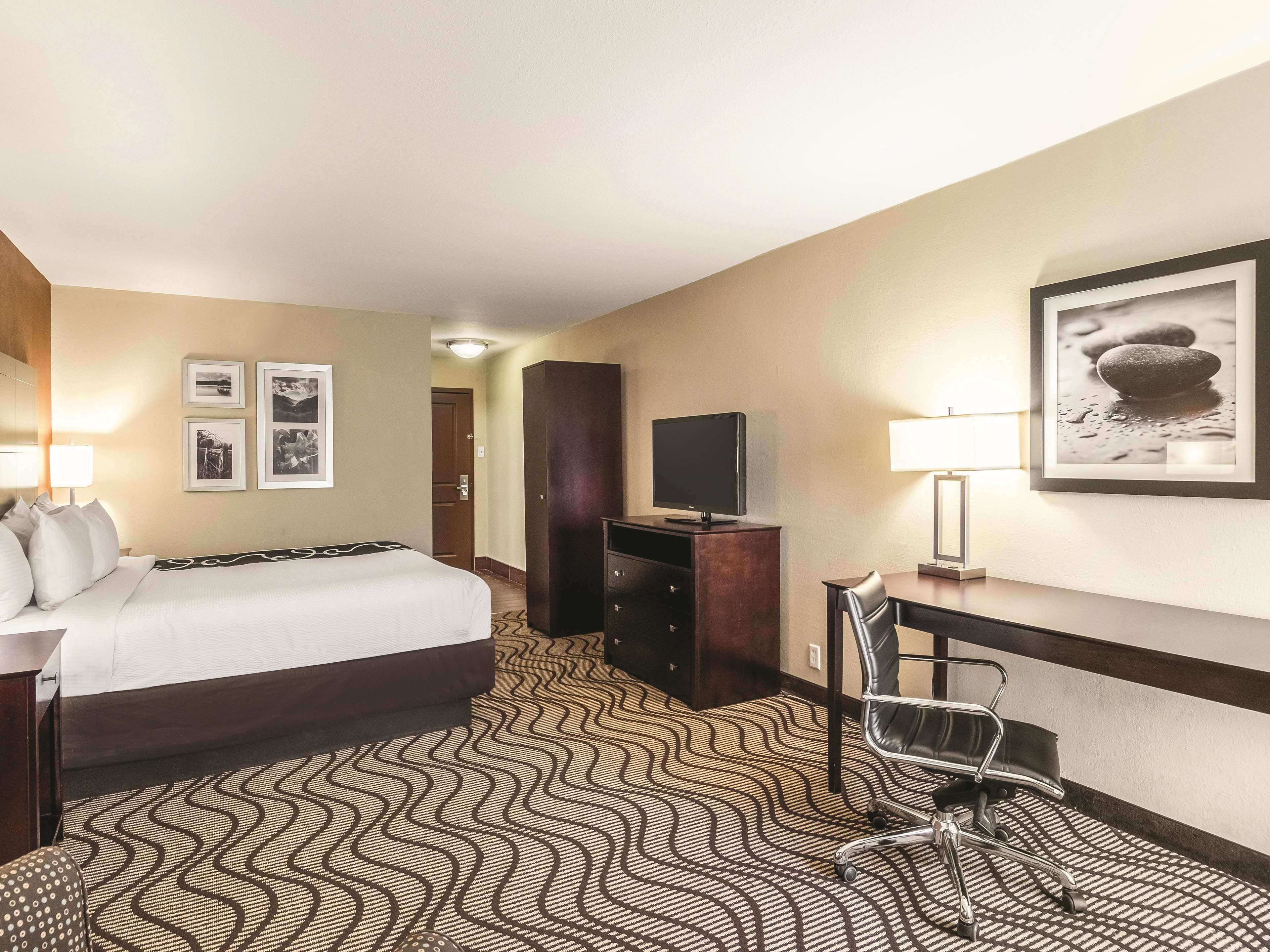 La Quinta Inn & Suites by Wyndham Knoxville Papermill