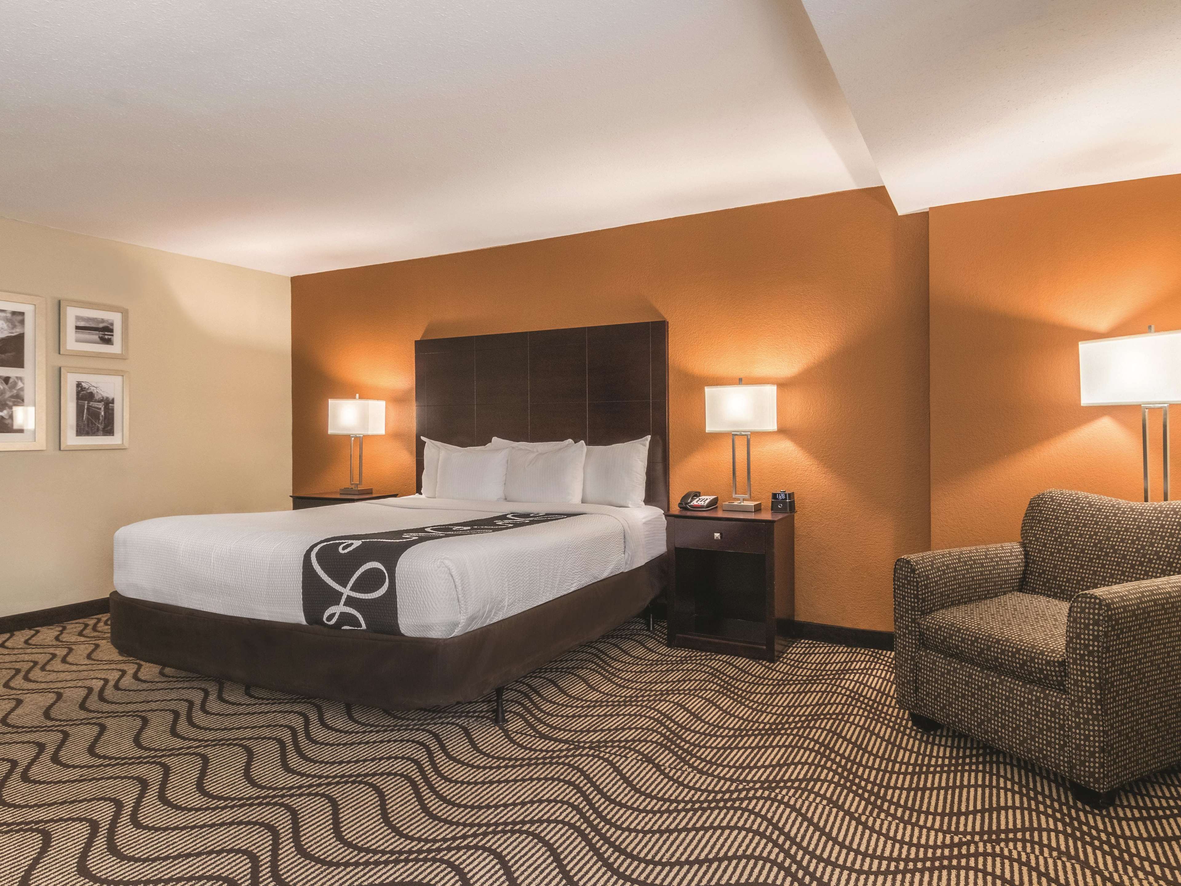 La Quinta Inn & Suites by Wyndham Knoxville Papermill