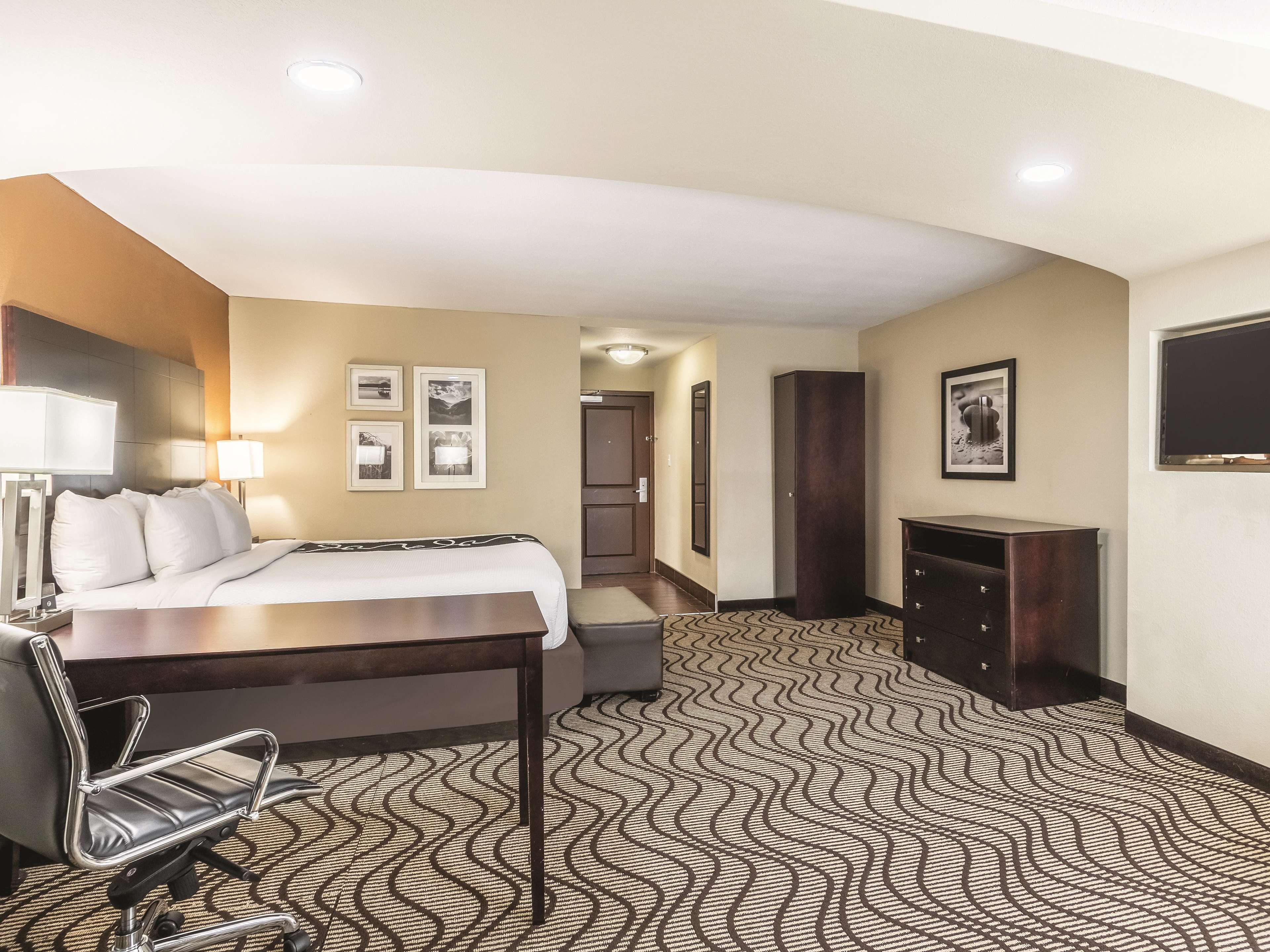 La Quinta Inn & Suites by Wyndham Knoxville Papermill