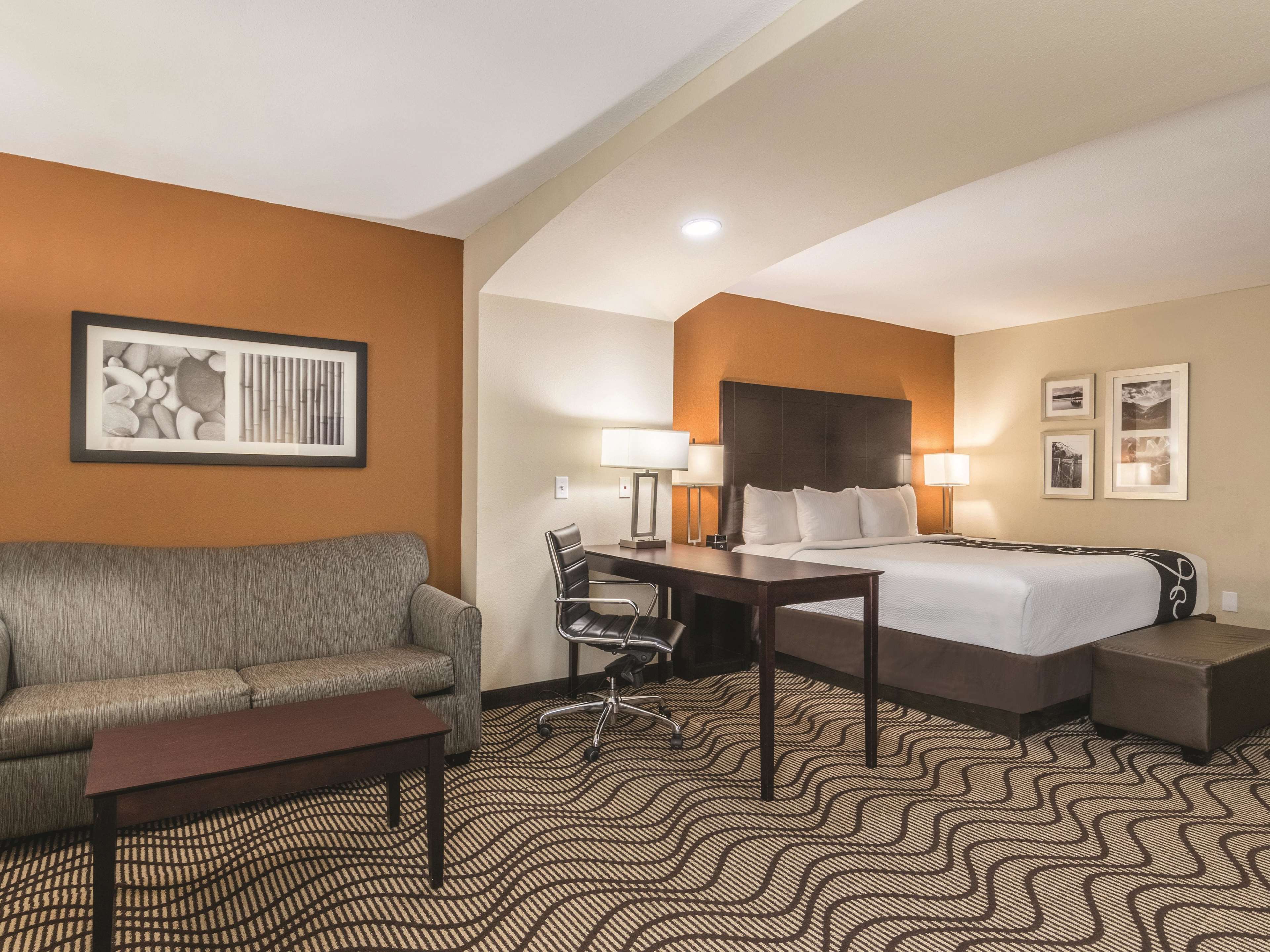 La Quinta Inn & Suites by Wyndham Knoxville Papermill