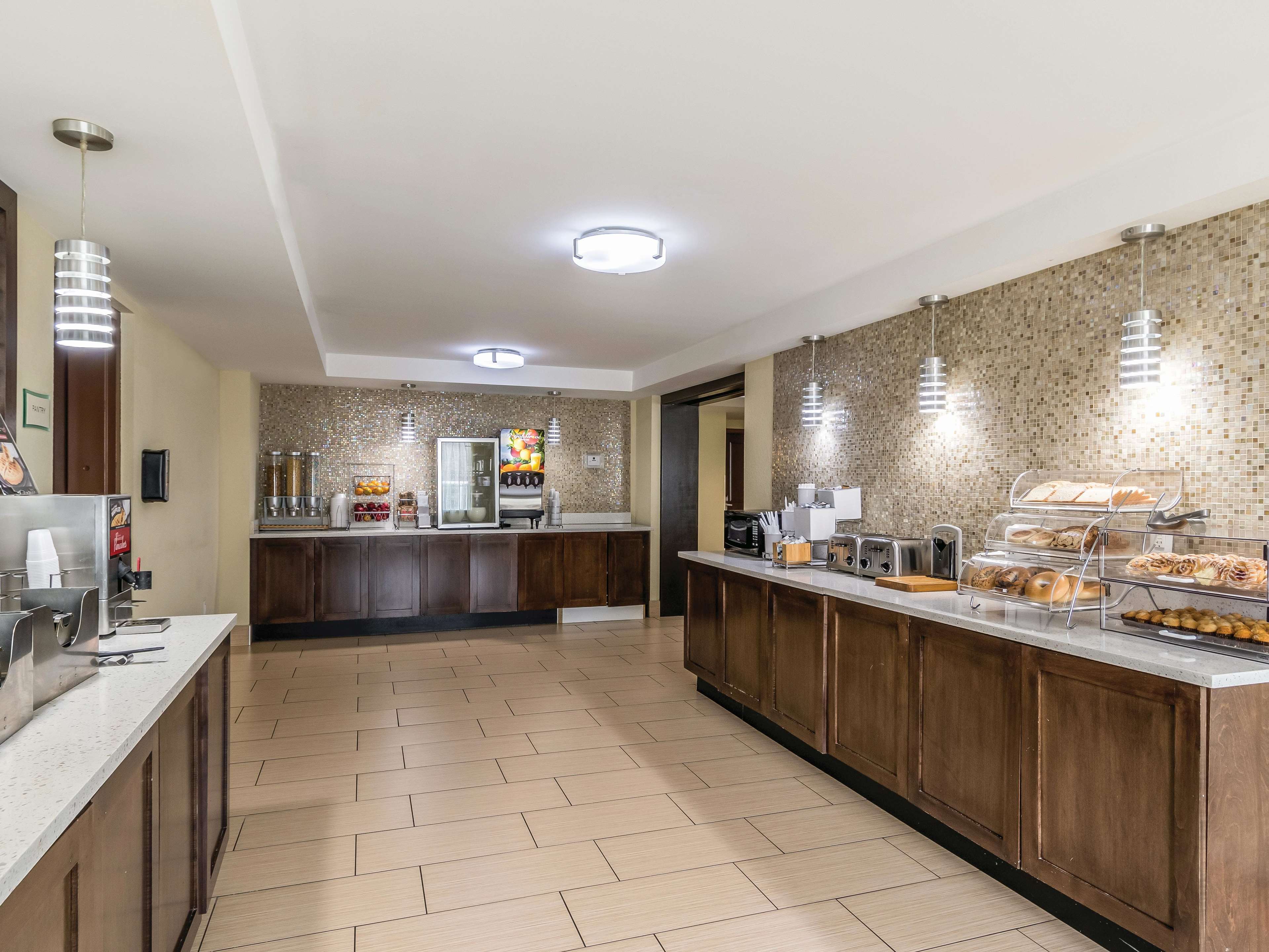 La Quinta Inn & Suites by Wyndham Knoxville Papermill