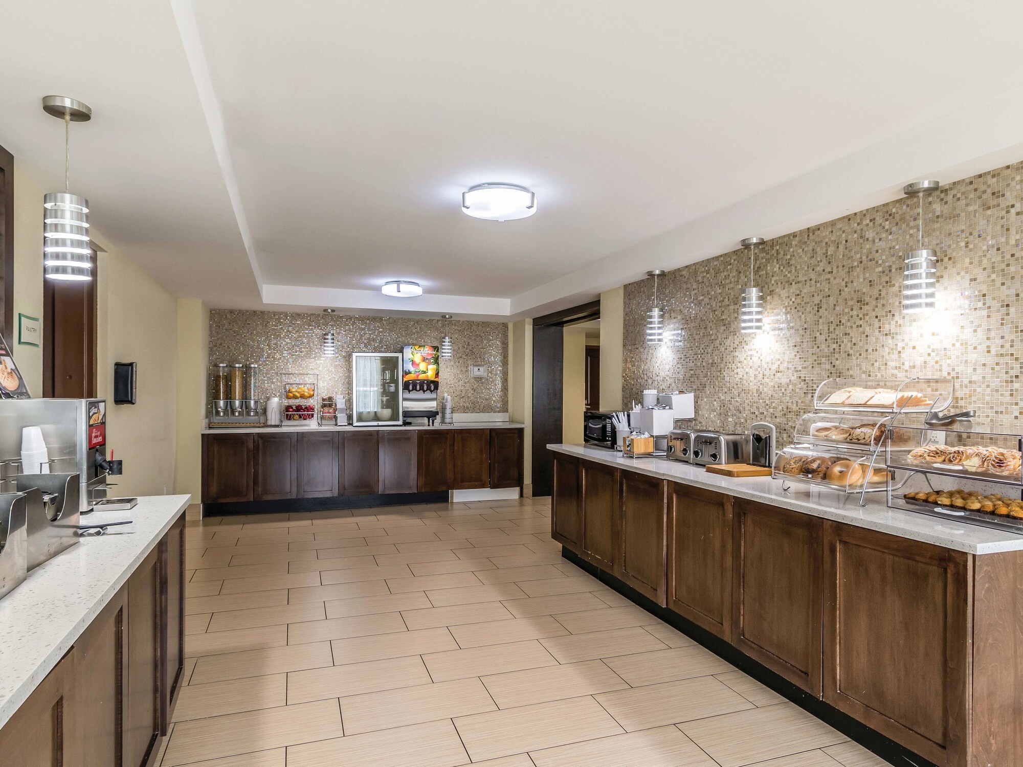 La Quinta Inn & Suites by Wyndham Knoxville Papermill
