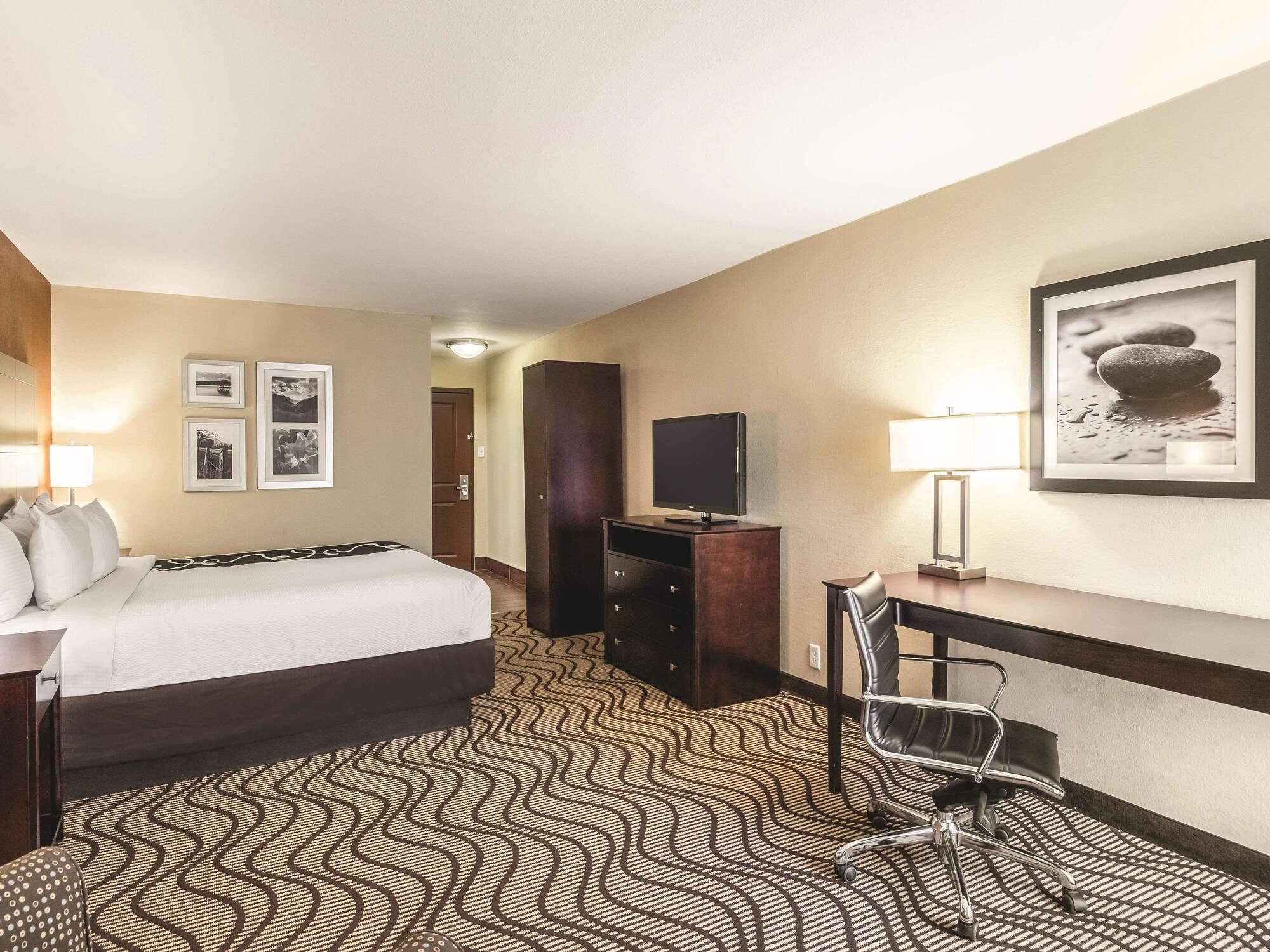 La Quinta Inn & Suites by Wyndham Knoxville Papermill