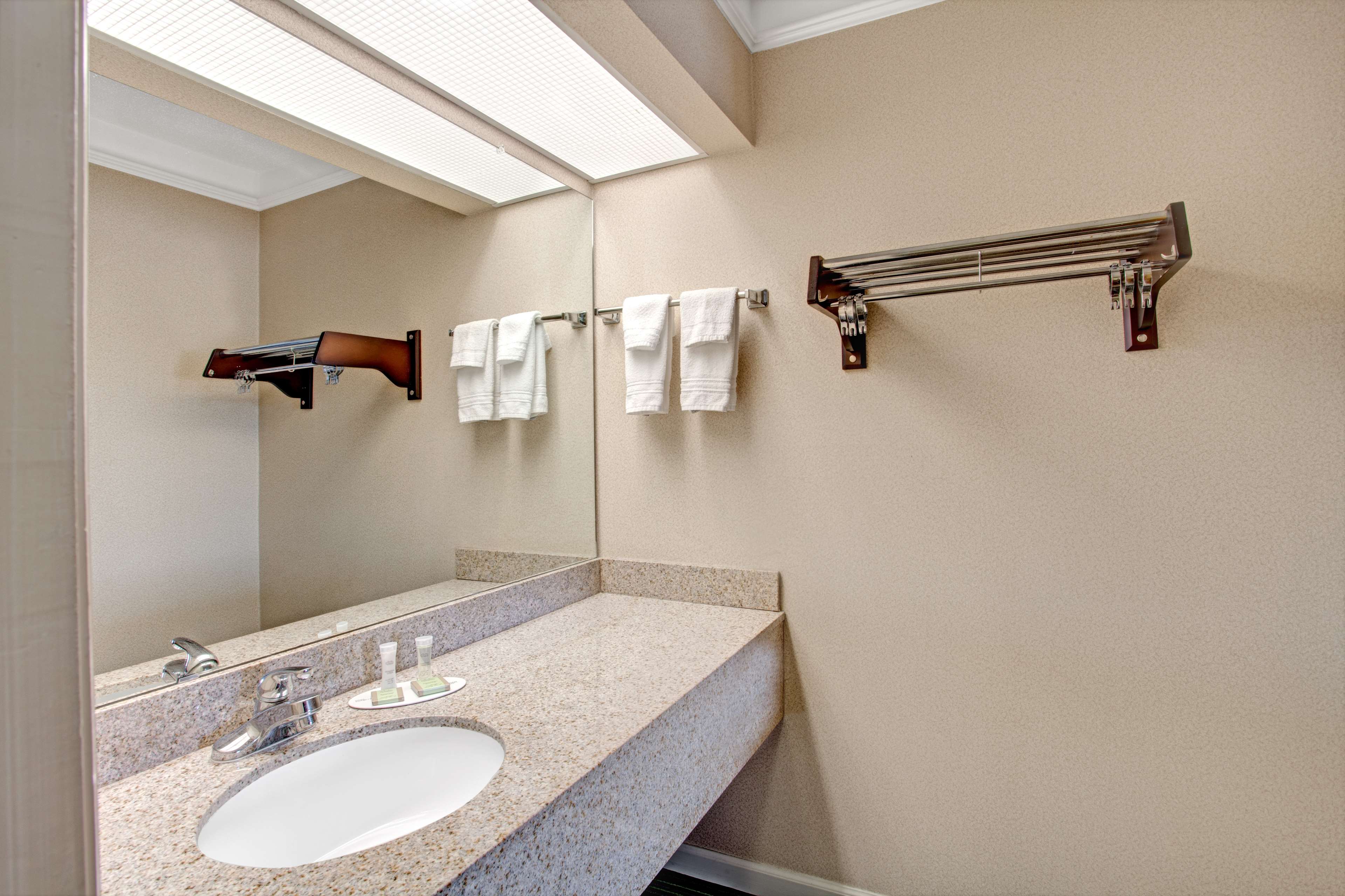 Super 8 by Wyndham Knoxville East