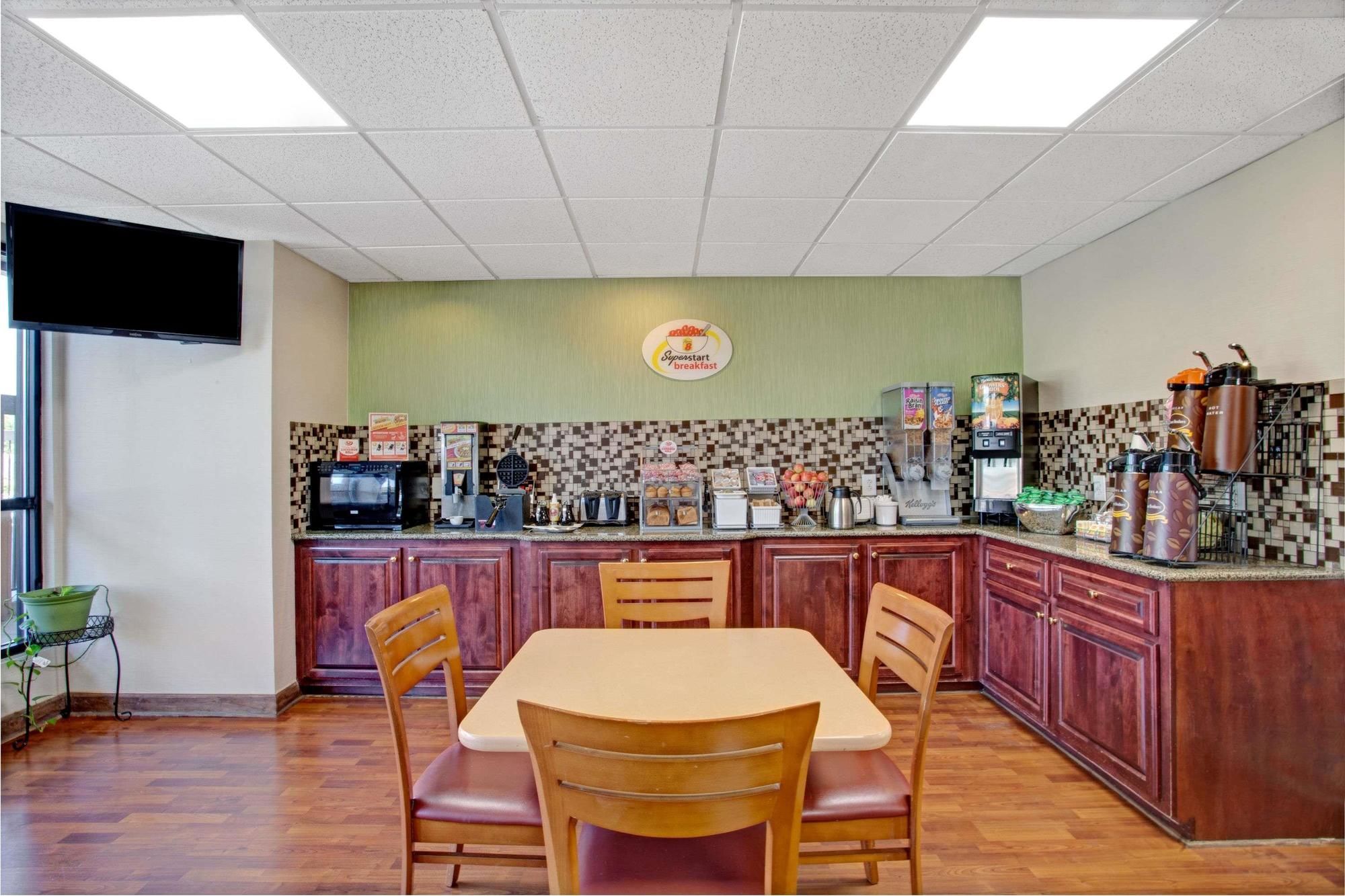 Super 8 by Wyndham Knoxville East