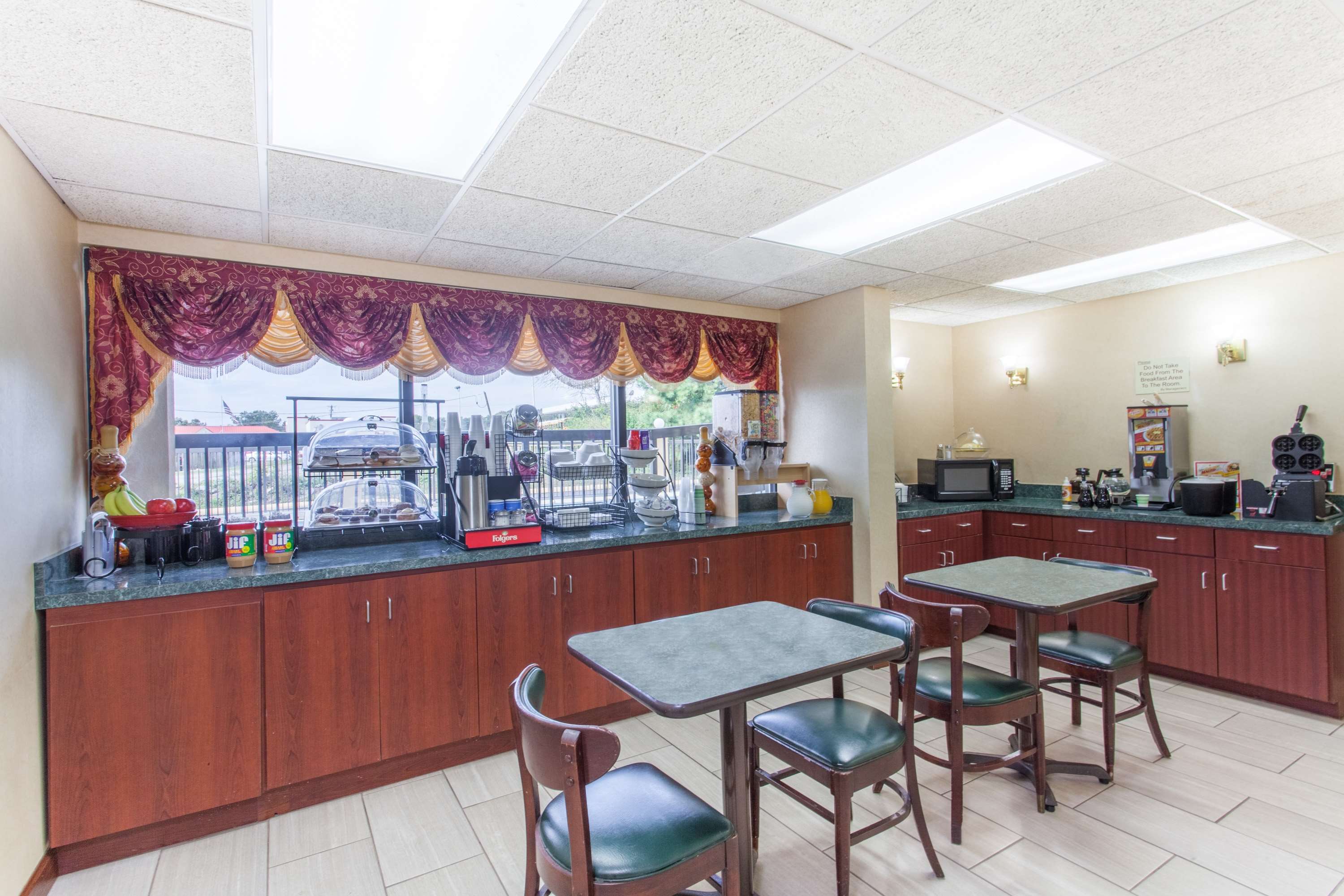 SureStay Hotel by Best Western Lenoir City