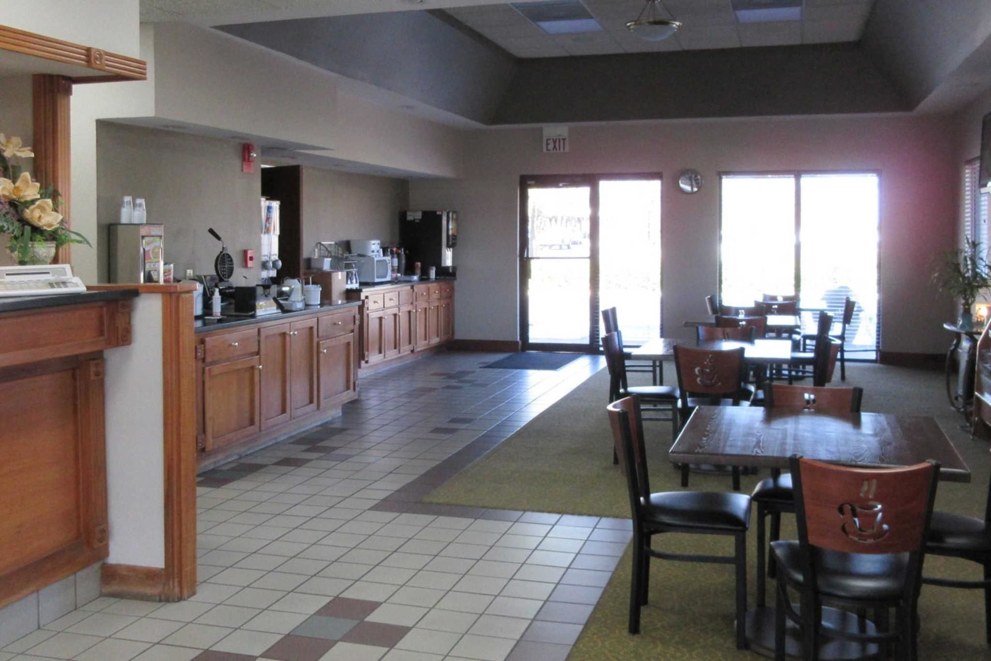 Econo Lodge Inn & Suites Manchester