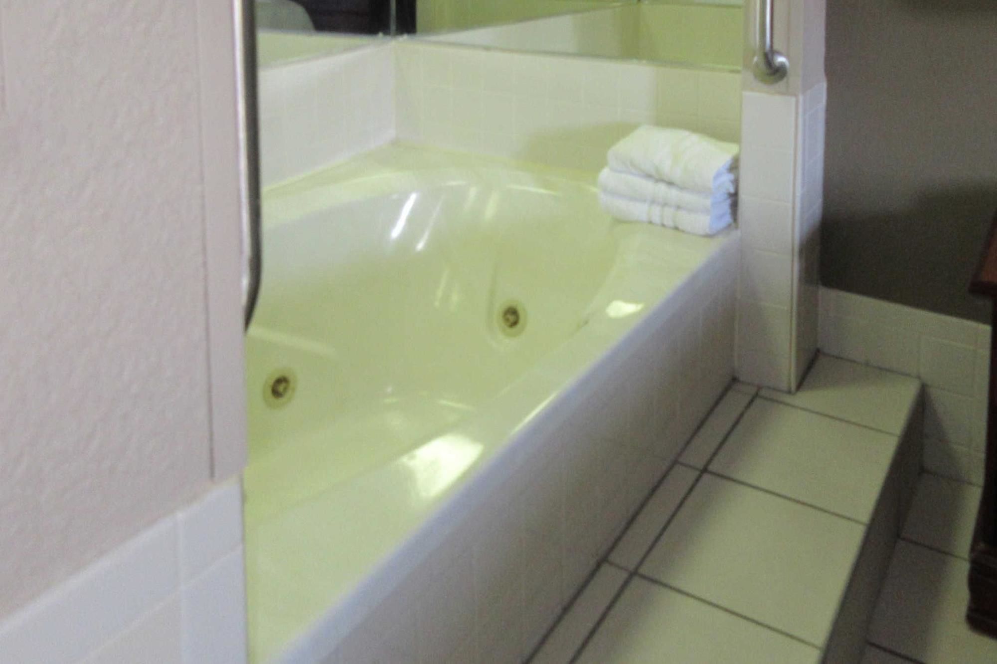 Econo Lodge Inn & Suites Manchester