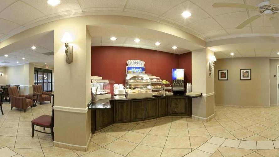 Holiday Inn Express Hotel & Suites Manchester - Conference Center (Tullahoma)