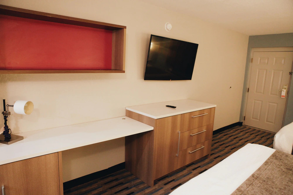 Budgetel Inn & Suites