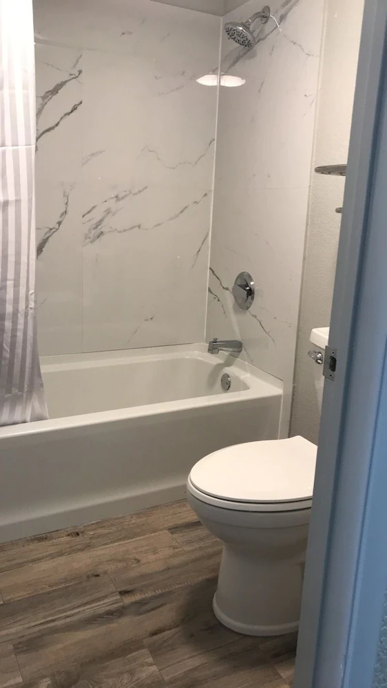 Budgetel Inn & Suites
