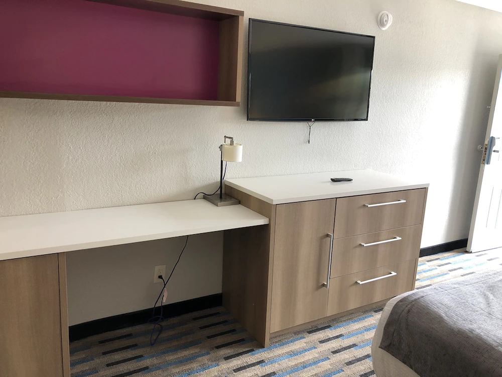 Budgetel Inn & Suites