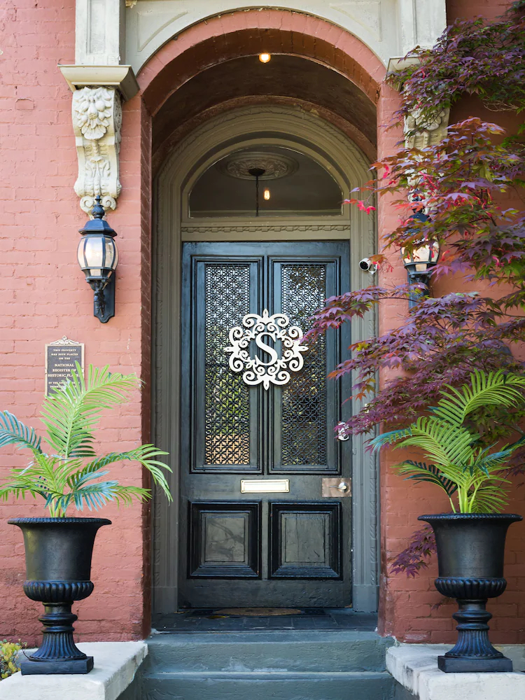 Downtown Memphis Shellcrest Apartments