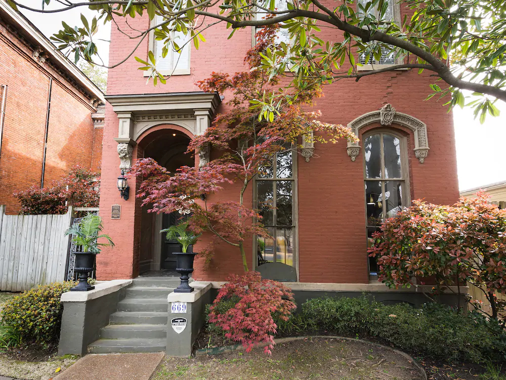 Downtown Memphis Shellcrest Apartments