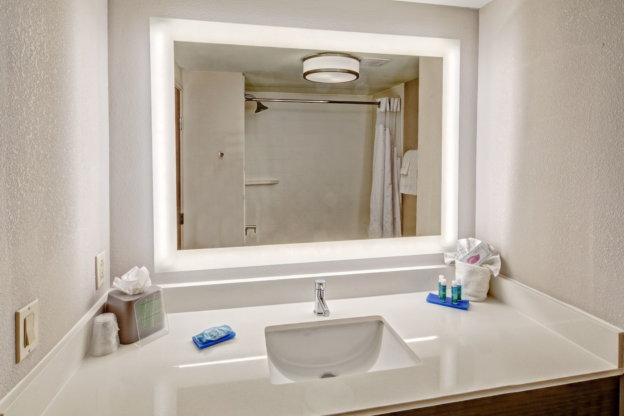 Holiday Inn Express & Suites Memphis Southwind