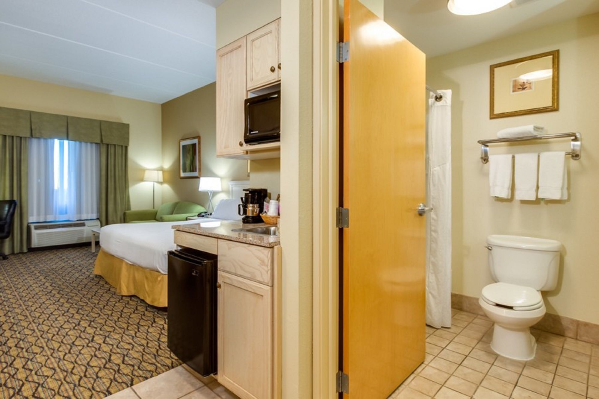Holiday Inn Express & Suites Memphis Southwind