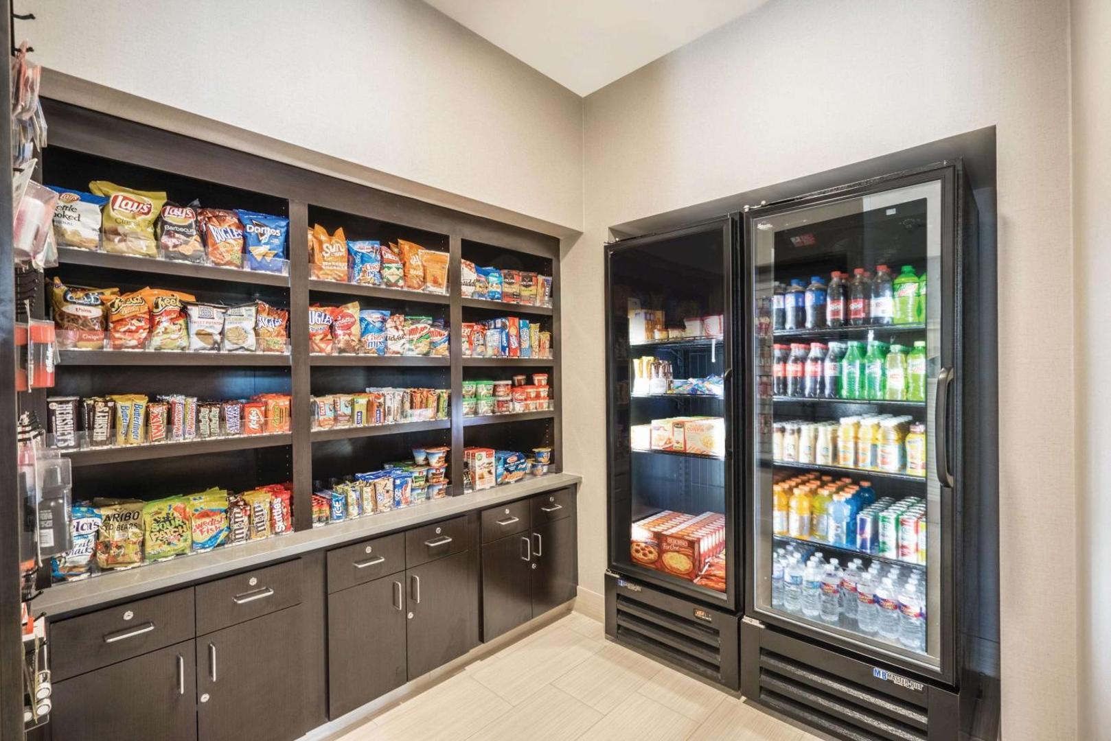 La Quinta Inn & Suites by Wyndham Memphis Downtown