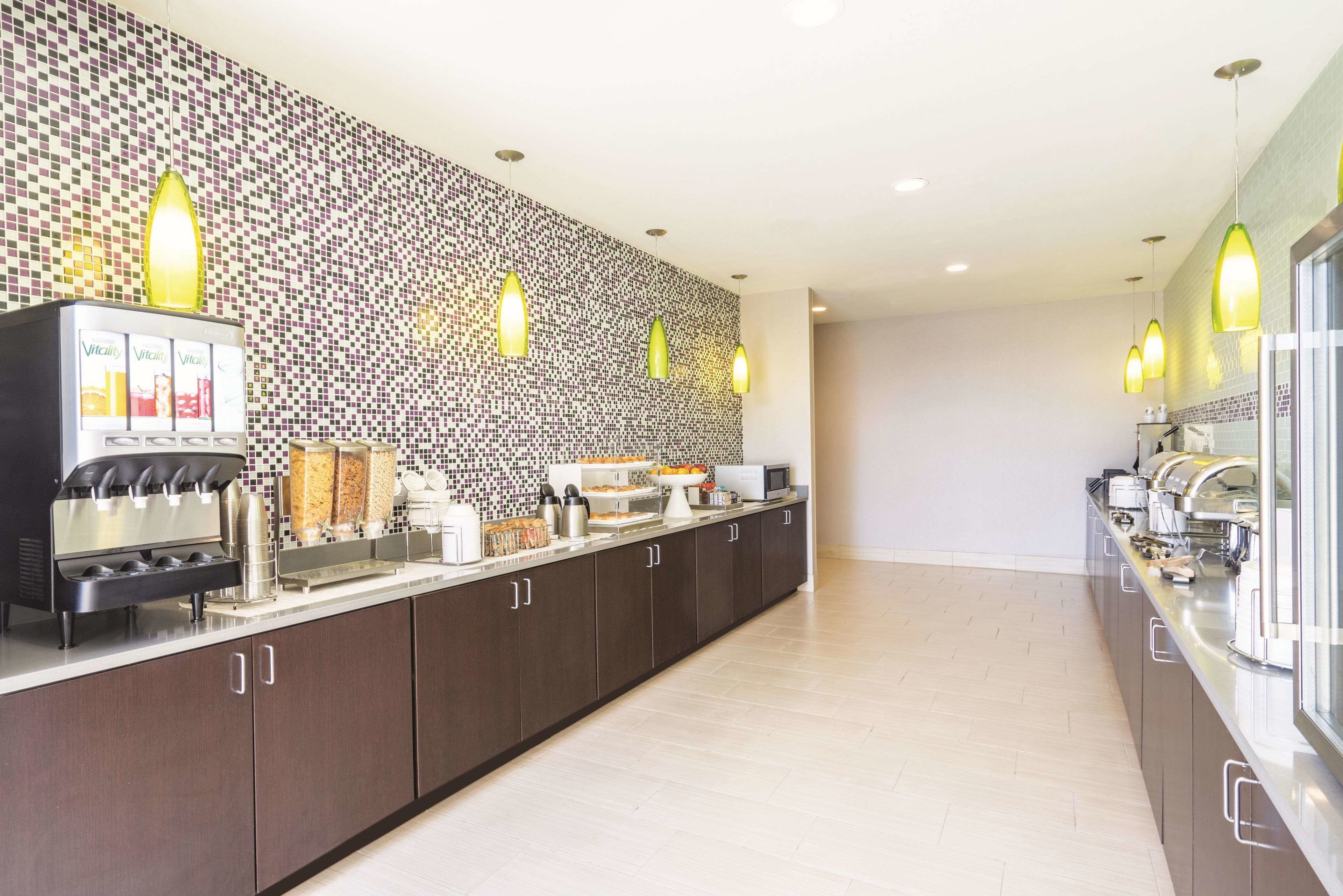 La Quinta Inn & Suites by Wyndham Memphis Downtown