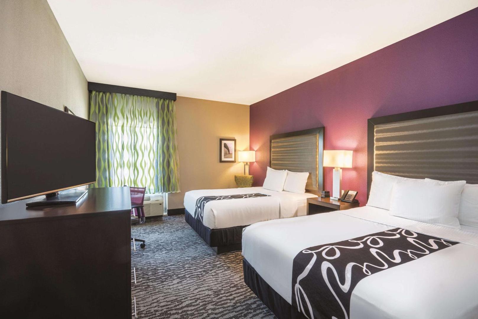 La Quinta Inn & Suites by Wyndham Memphis Downtown