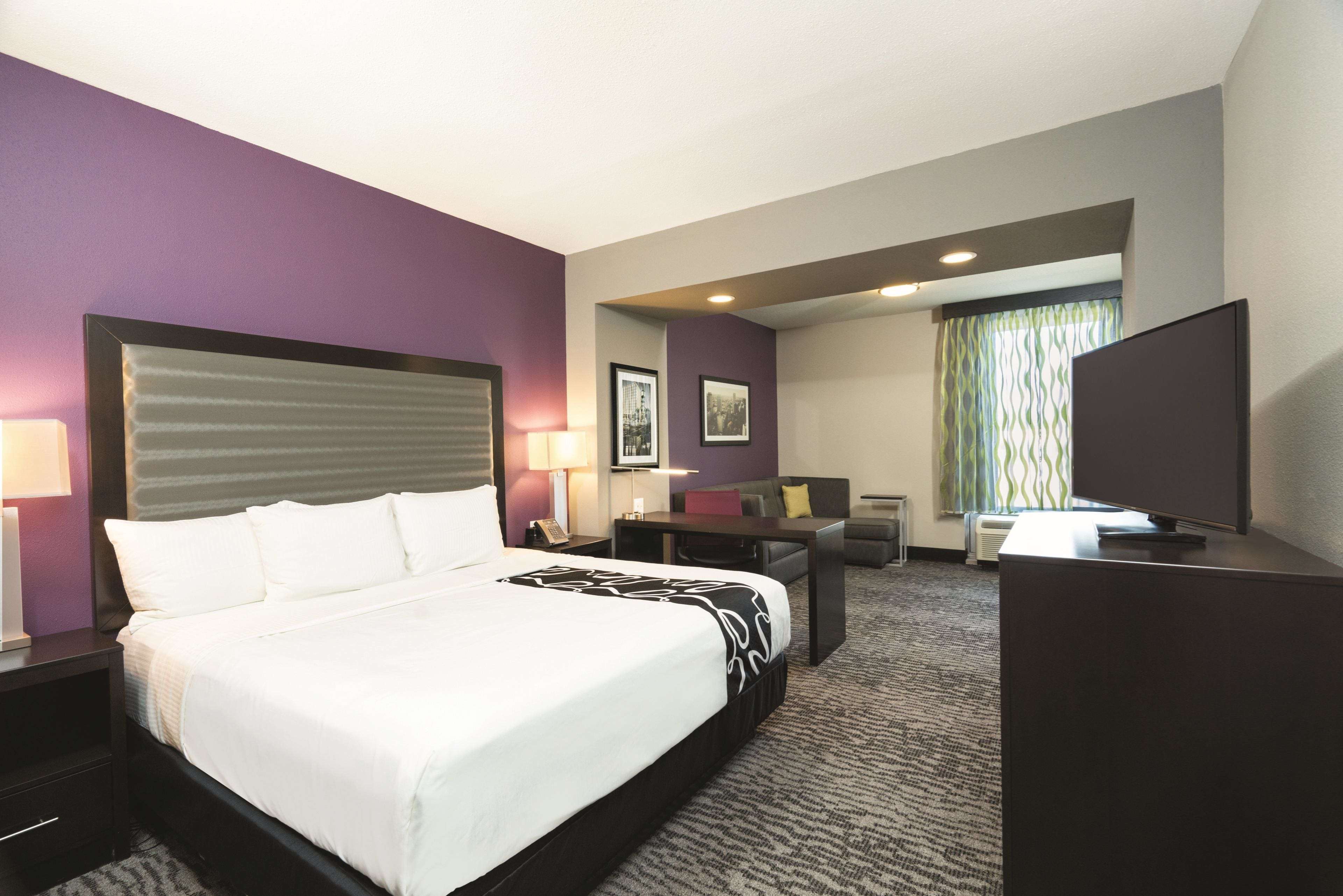 La Quinta Inn & Suites by Wyndham Memphis Downtown