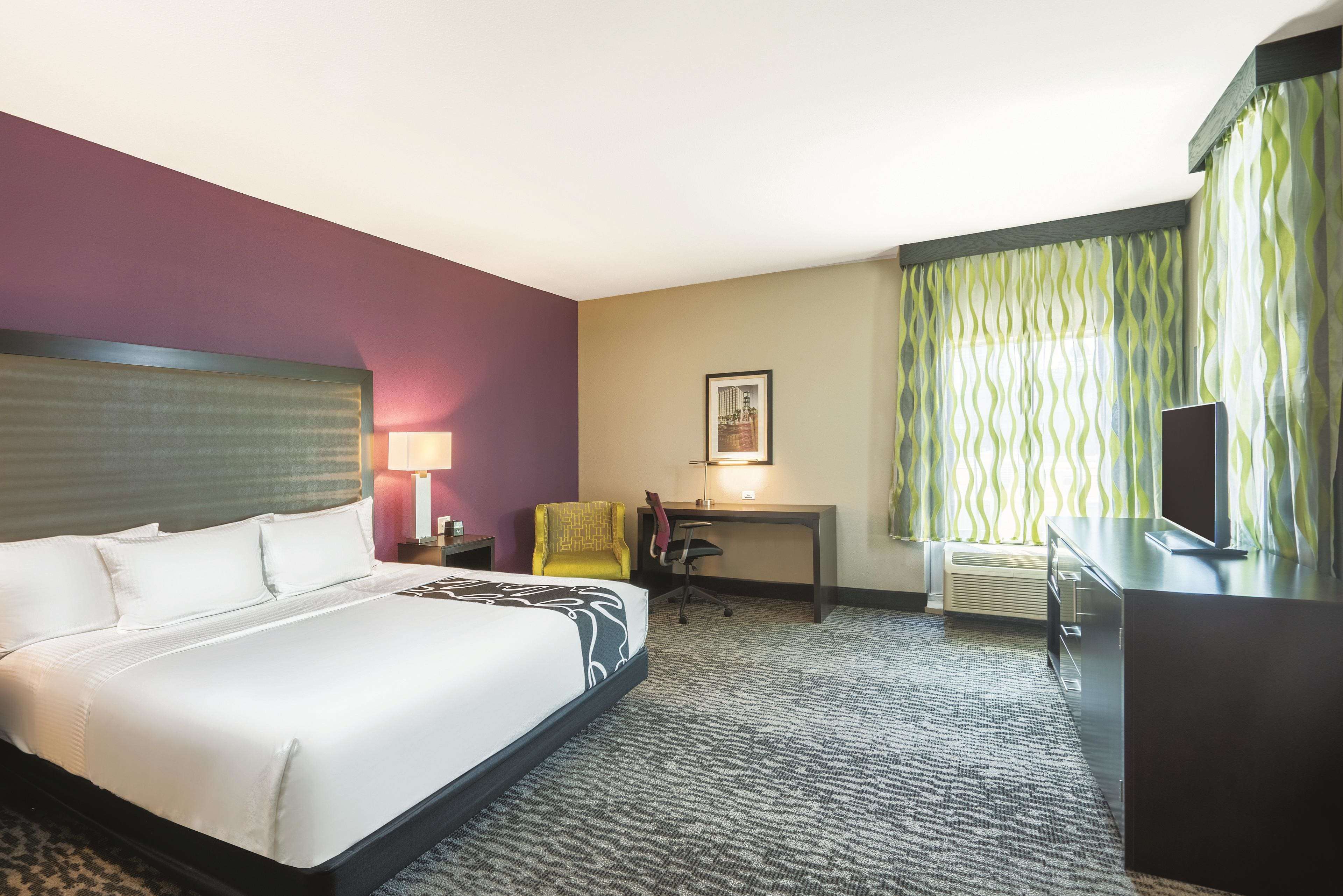 La Quinta Inn & Suites by Wyndham Memphis Downtown