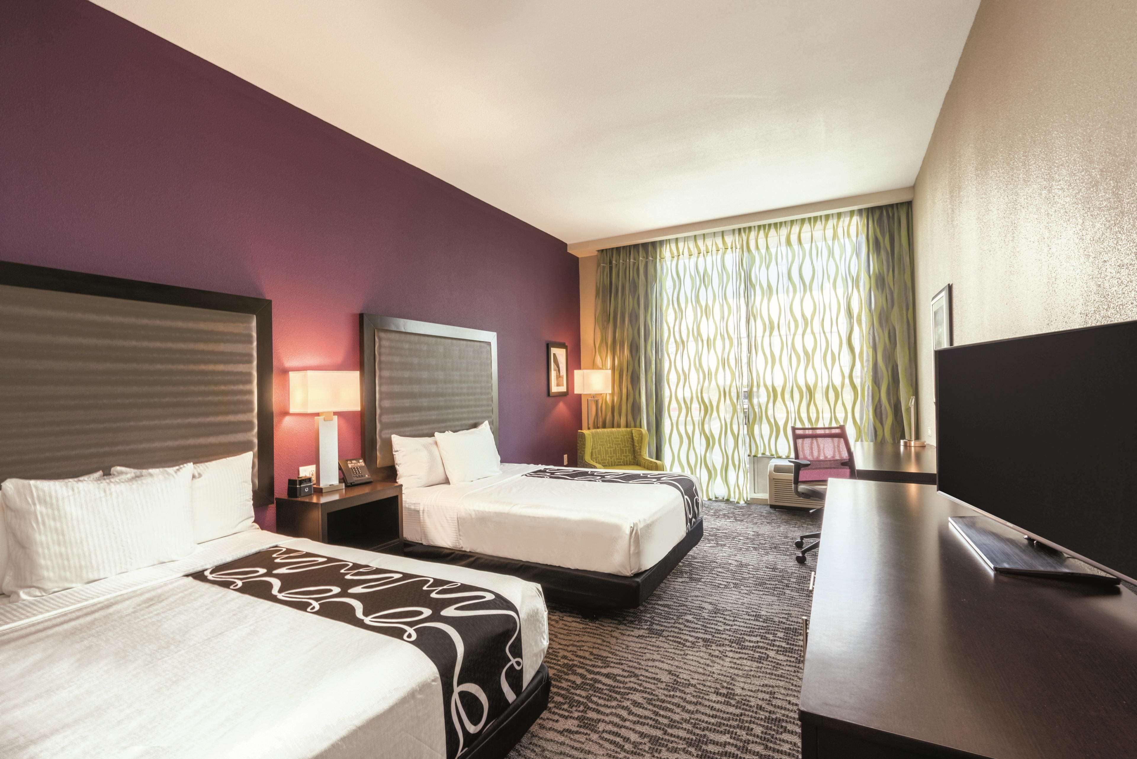 La Quinta Inn & Suites by Wyndham Memphis Downtown