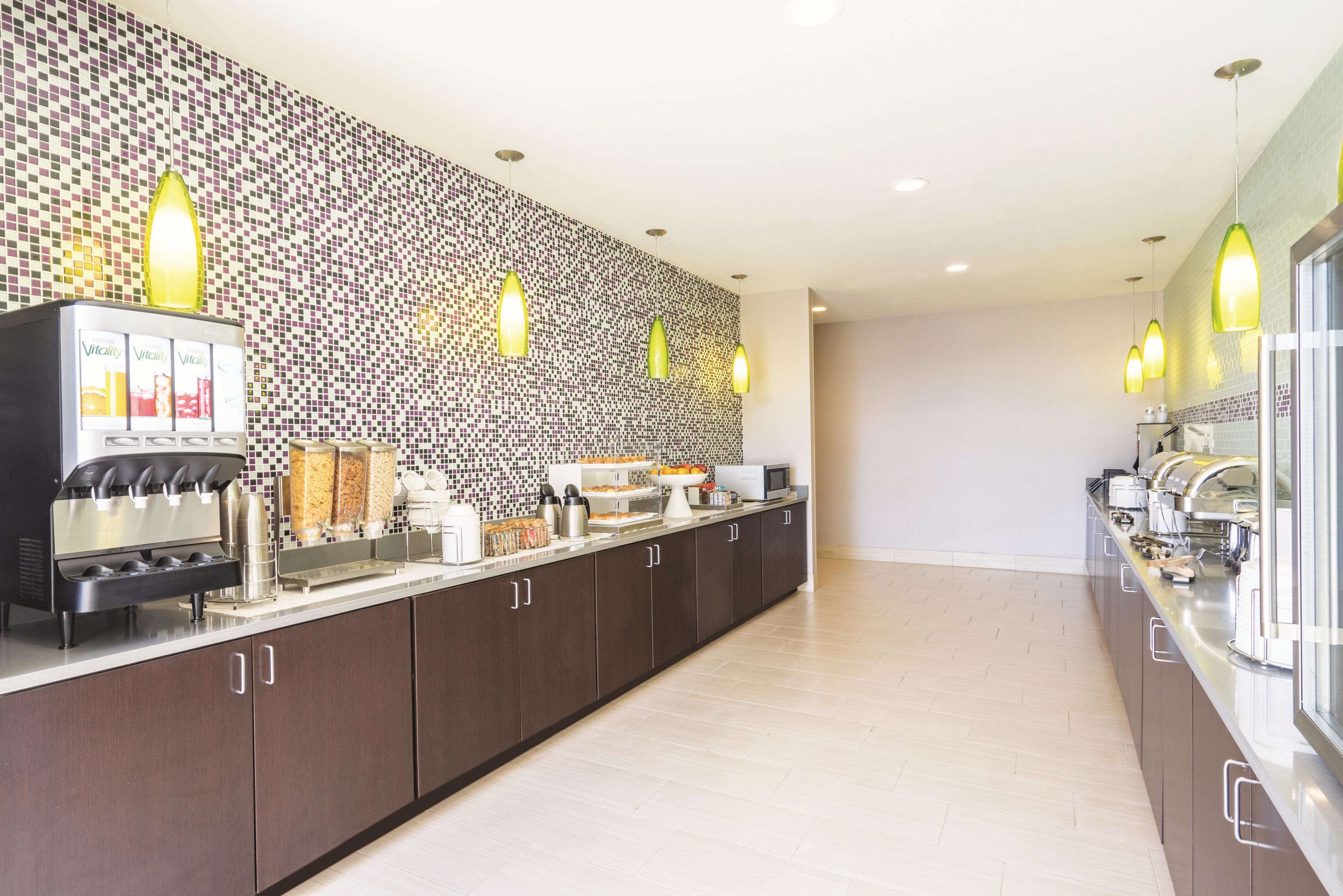 La Quinta Inn & Suites by Wyndham Memphis Downtown