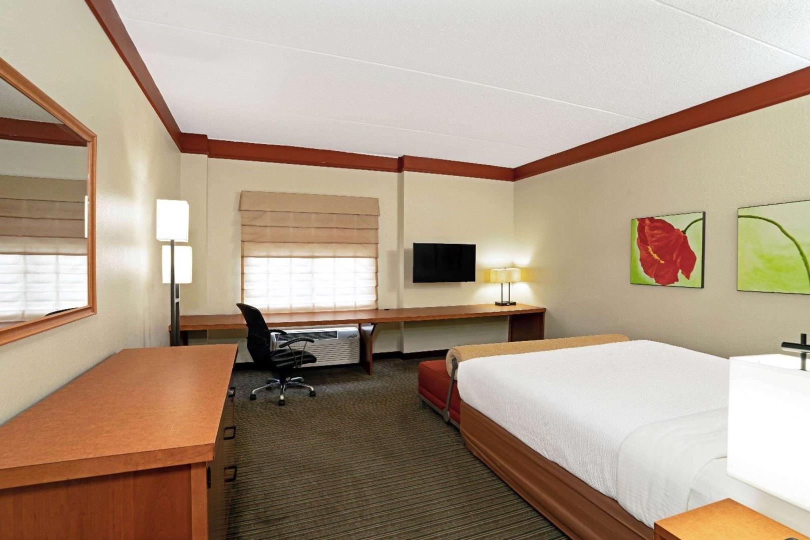 Holiday Inn Express & Suites Memphis East