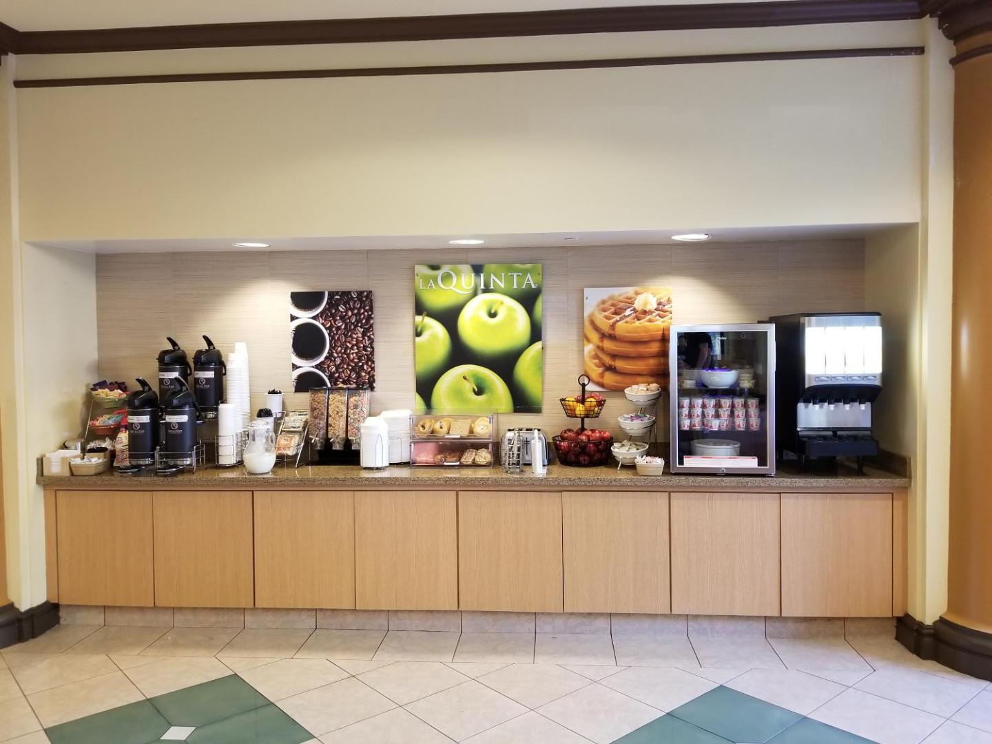 Holiday Inn Express & Suites Memphis East