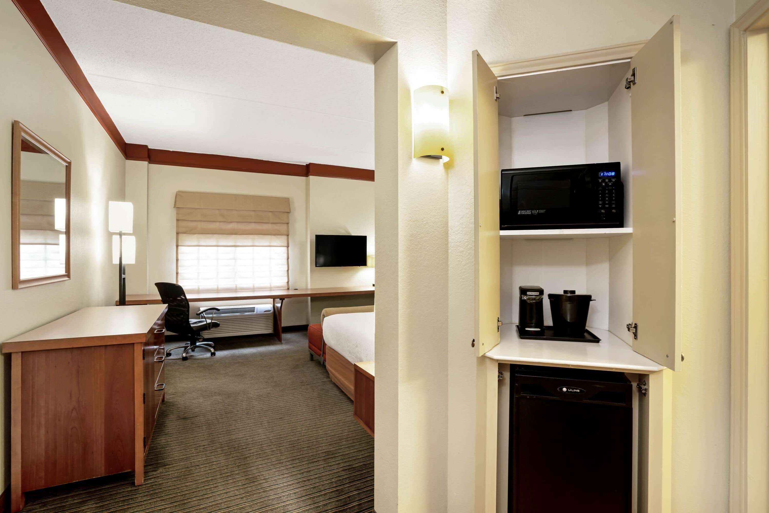 Holiday Inn Express & Suites Memphis East