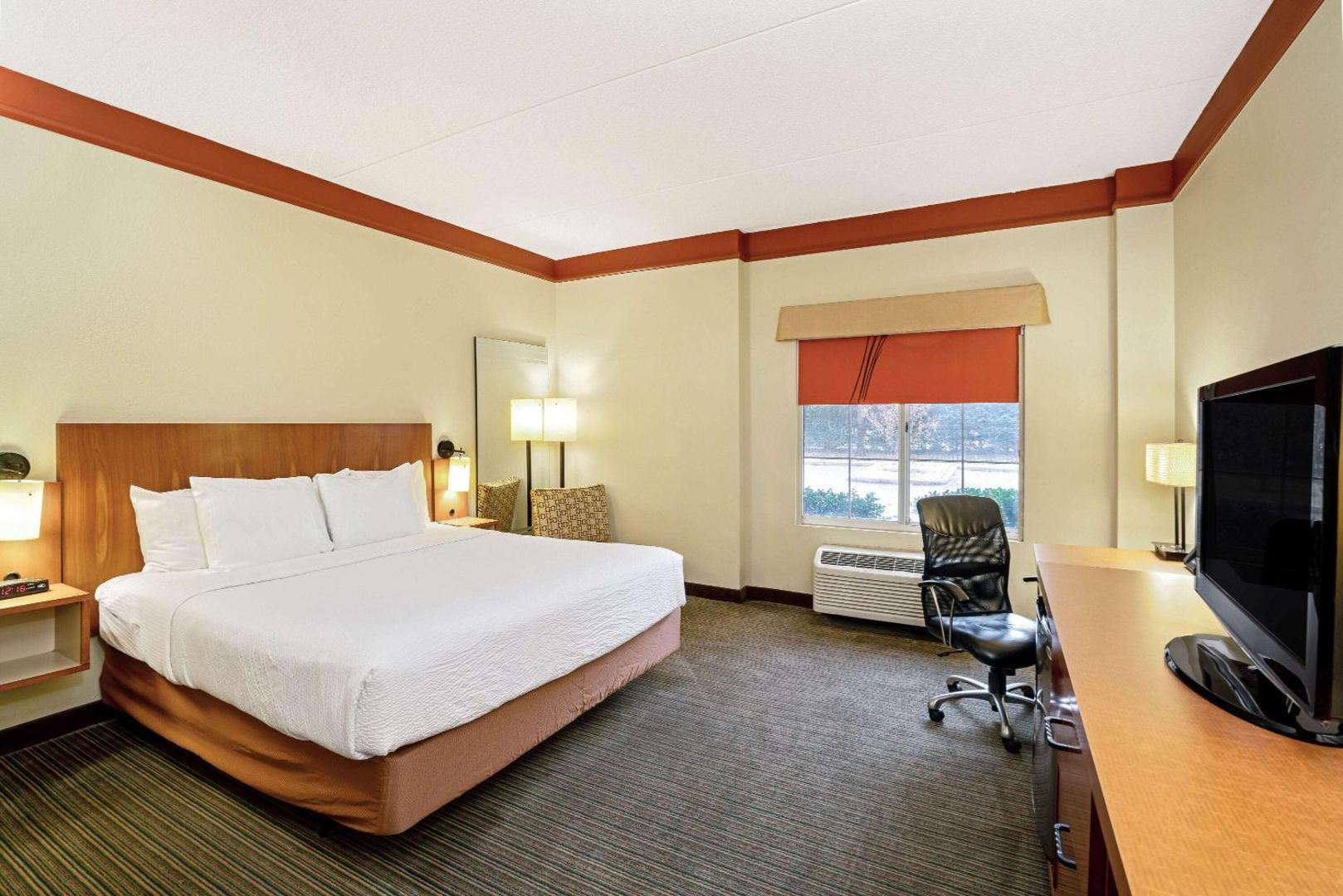 Holiday Inn Express & Suites Memphis East