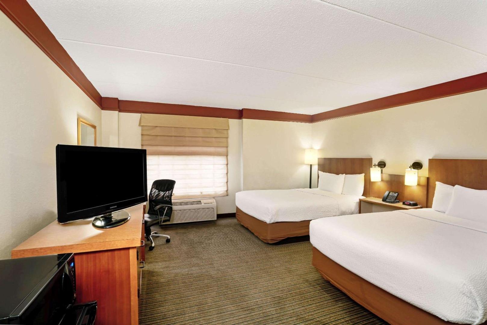 Holiday Inn Express & Suites Memphis East