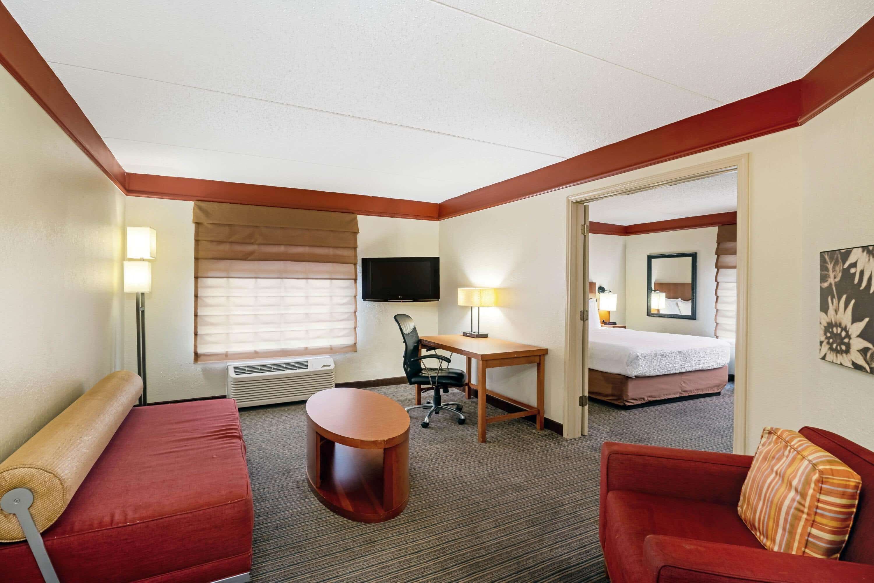 Holiday Inn Express & Suites Memphis East