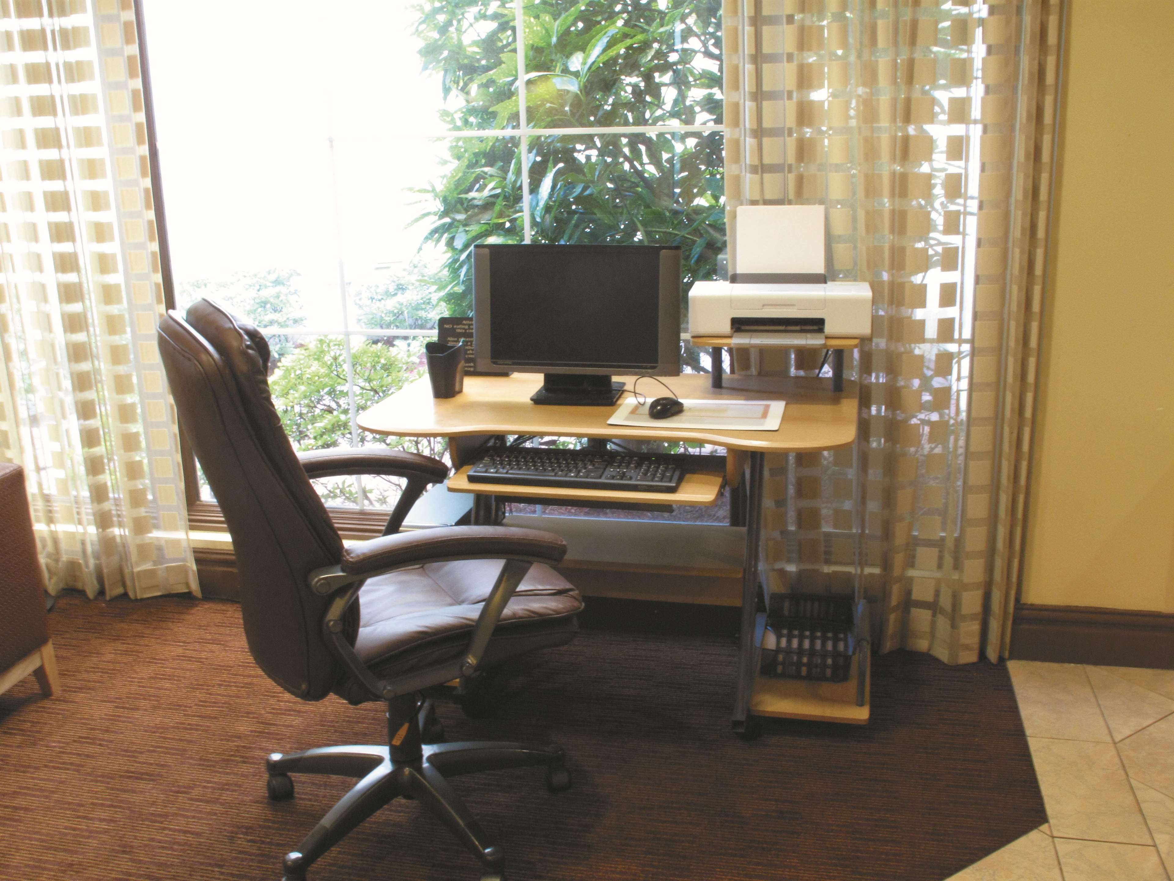 Holiday Inn Express & Suites Memphis East