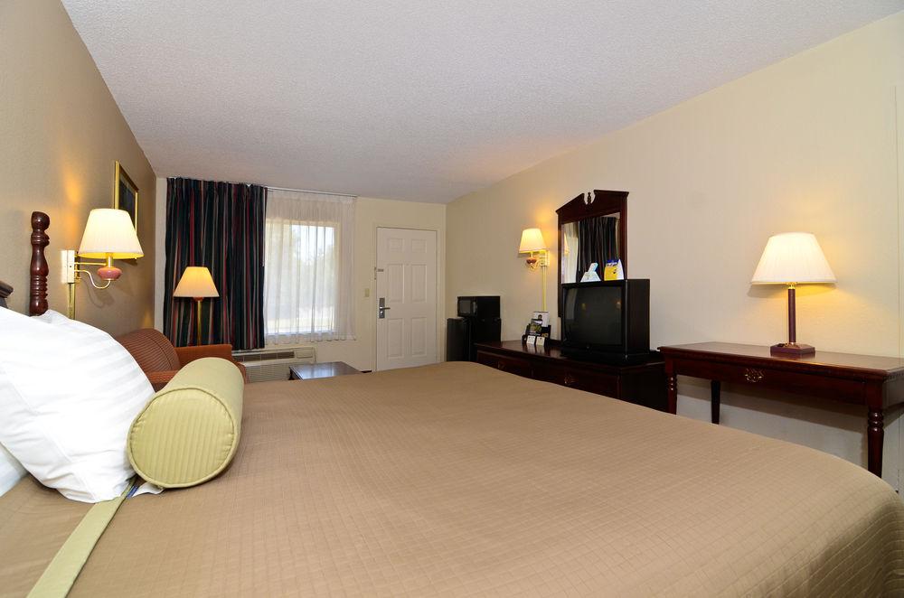 Travelers Inn & Suites - Memphis